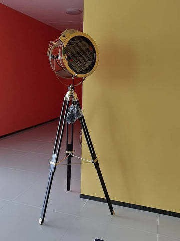 Alfred Tripod Floor Lamp - NexioPick