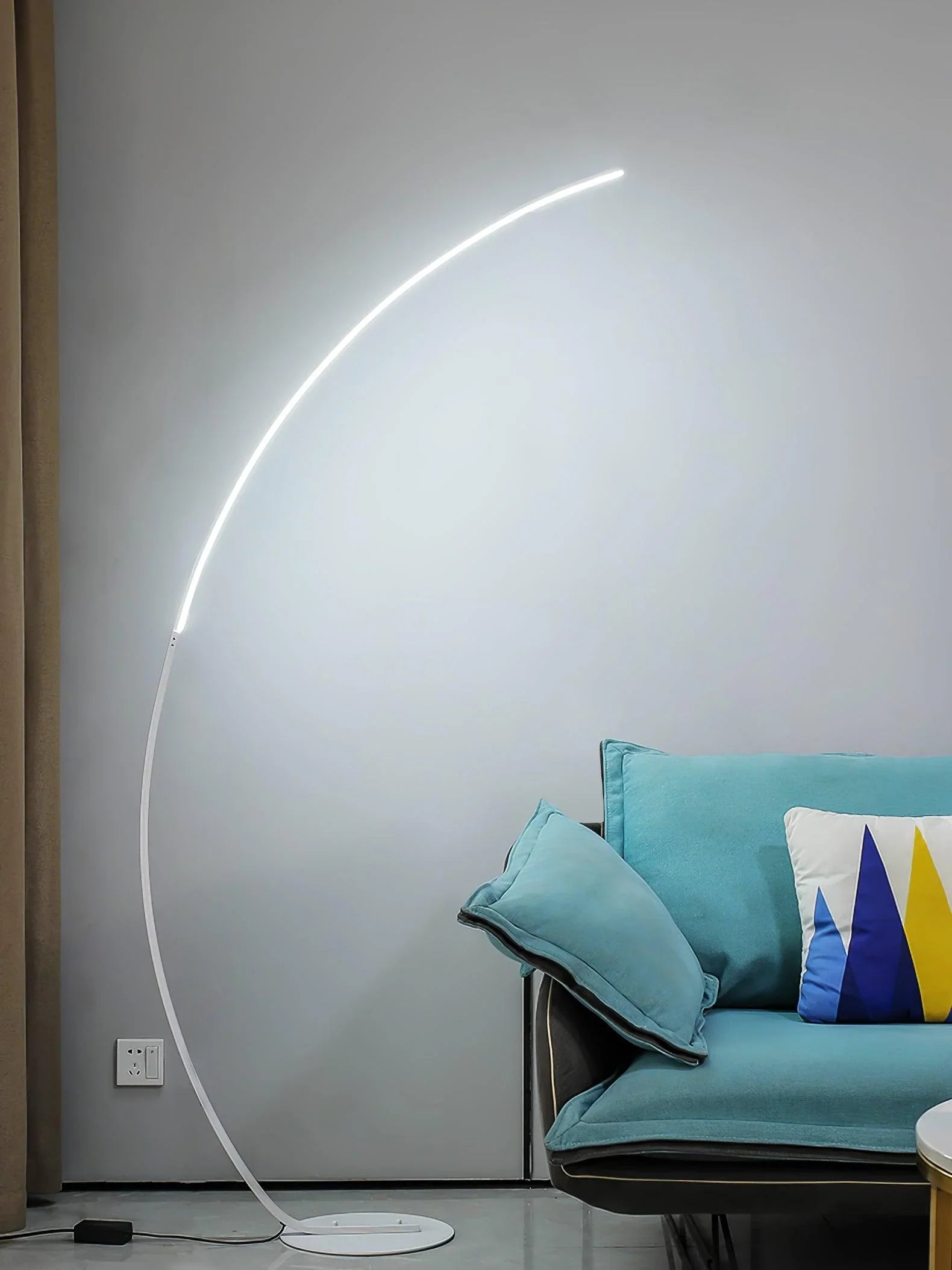 Arc LED Floor Lamp - NexioPick