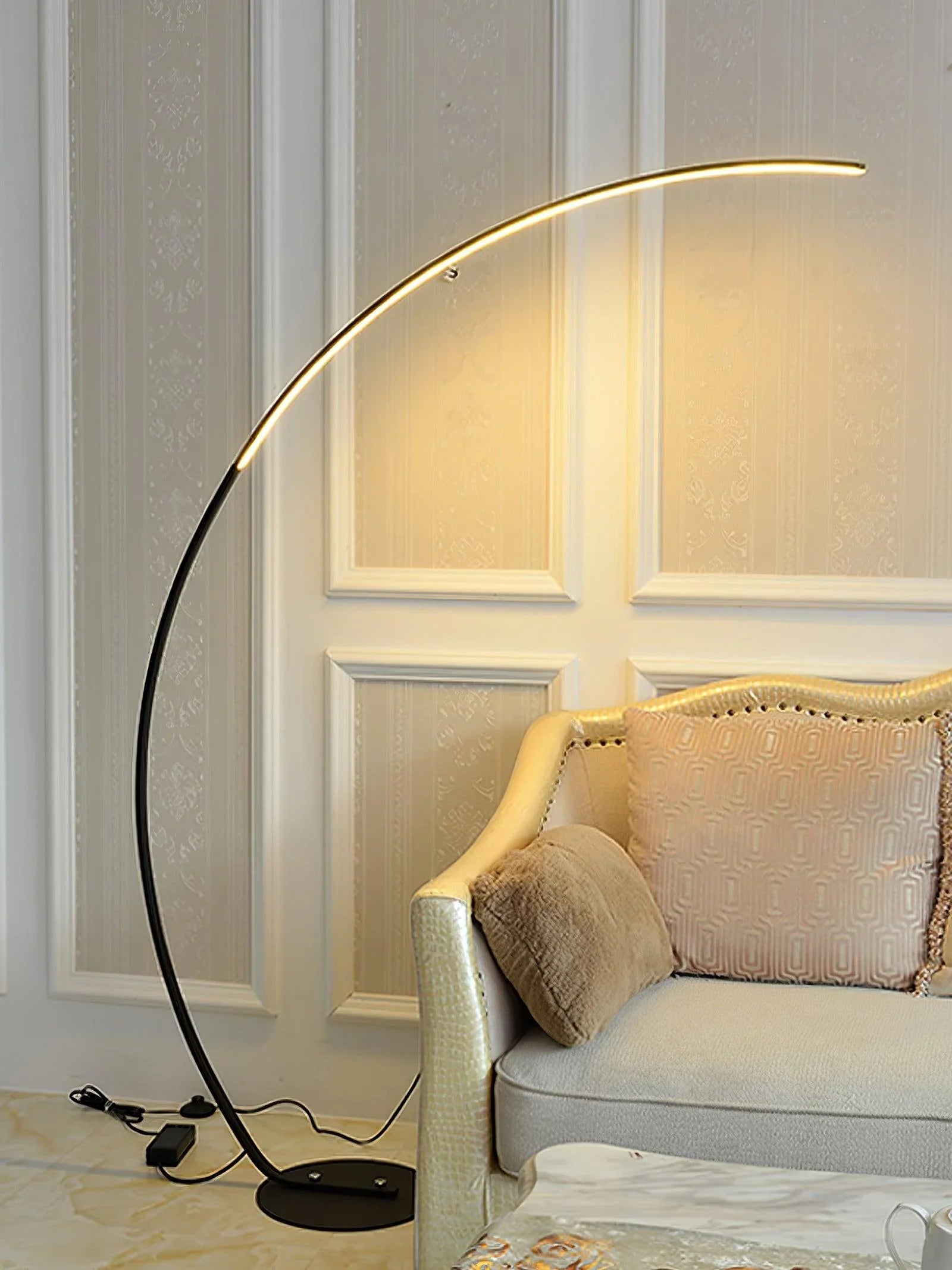 Arc LED Floor Lamp - NexioPick