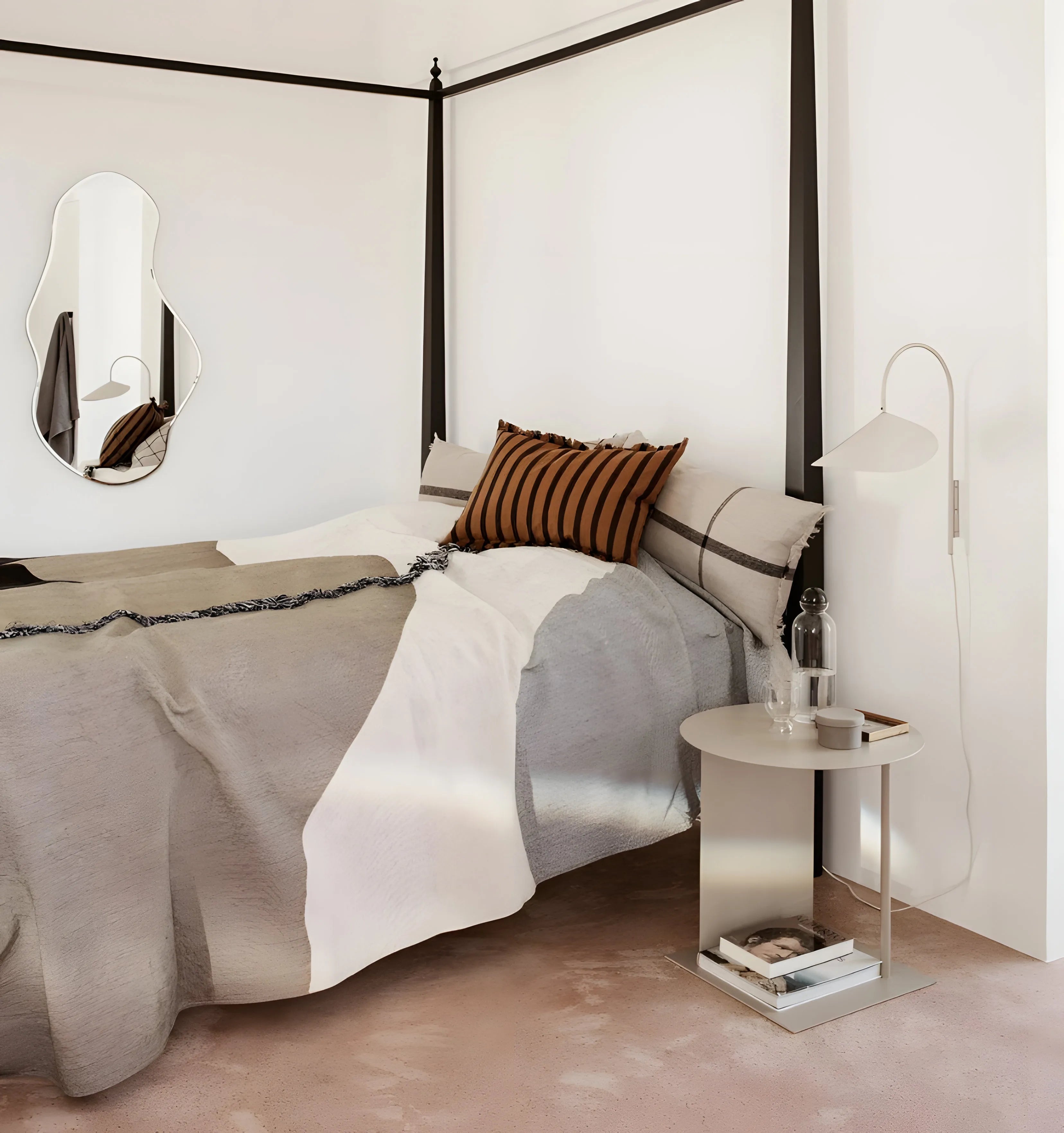 Arum Plug In Wall Lamp - NexioPick