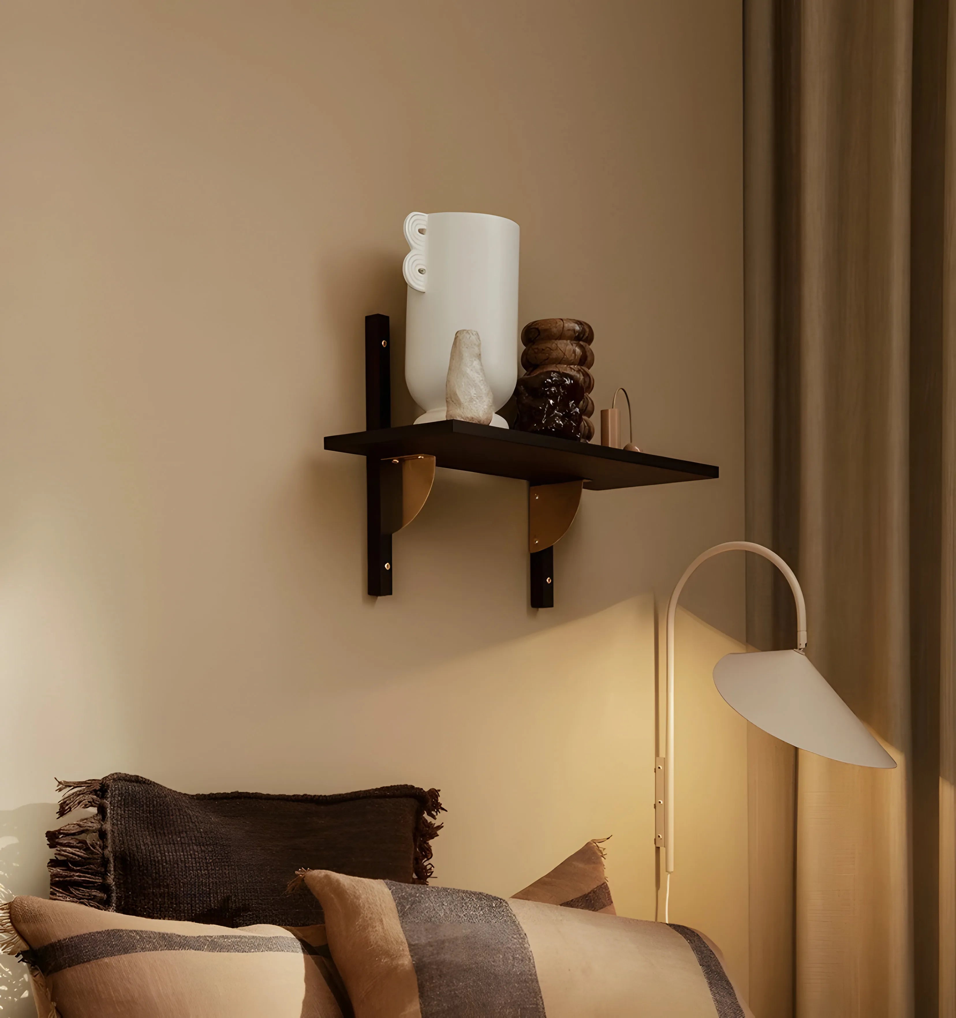 Arum Plug In Wall Lamp - NexioPick