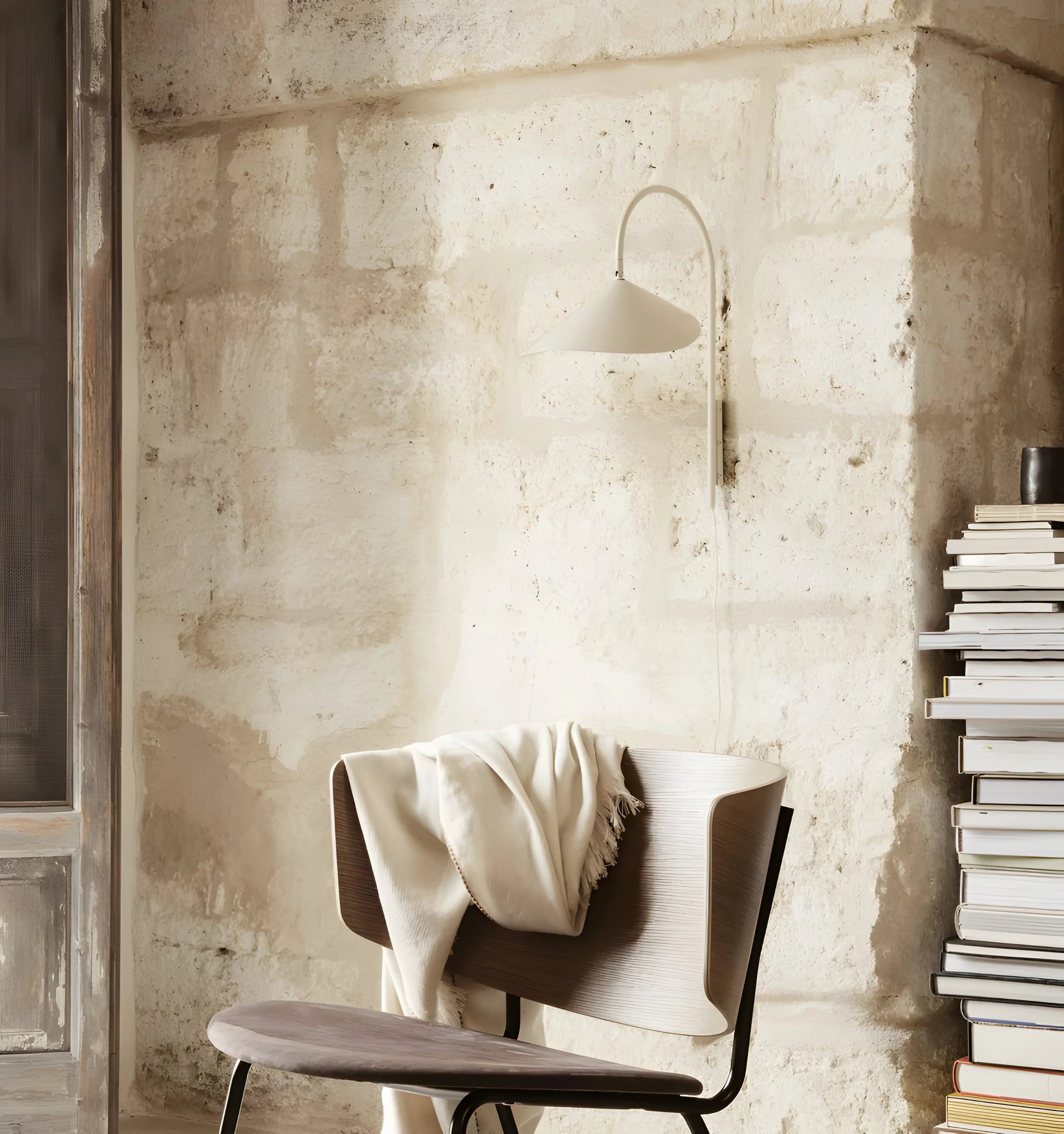 Arum Plug In Wall Lamp - NexioPick