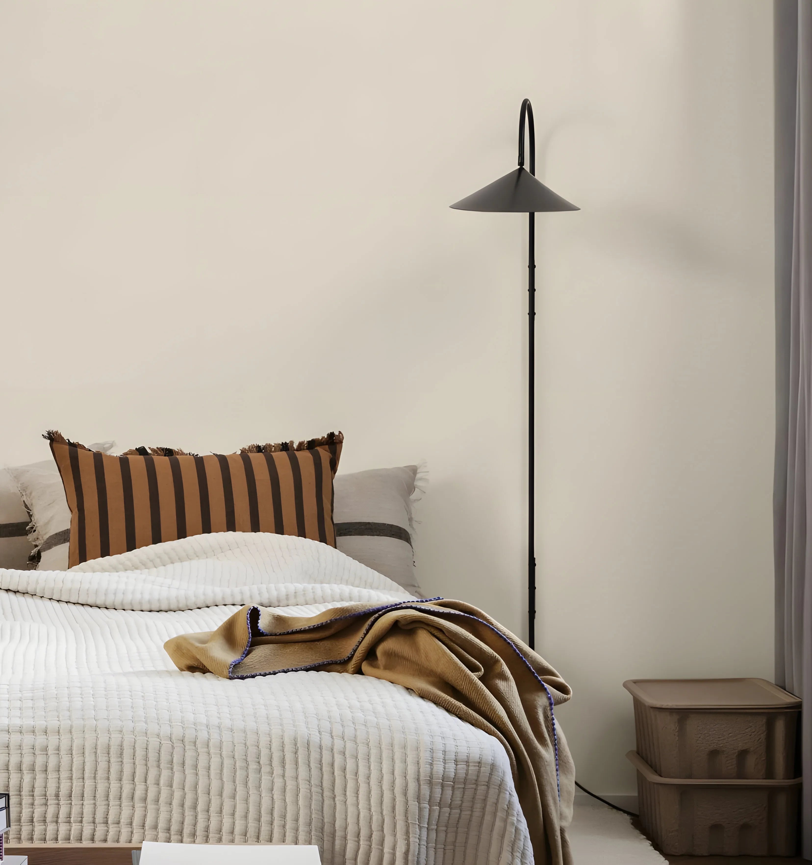 Arum Plug In Wall Lamp - NexioPick