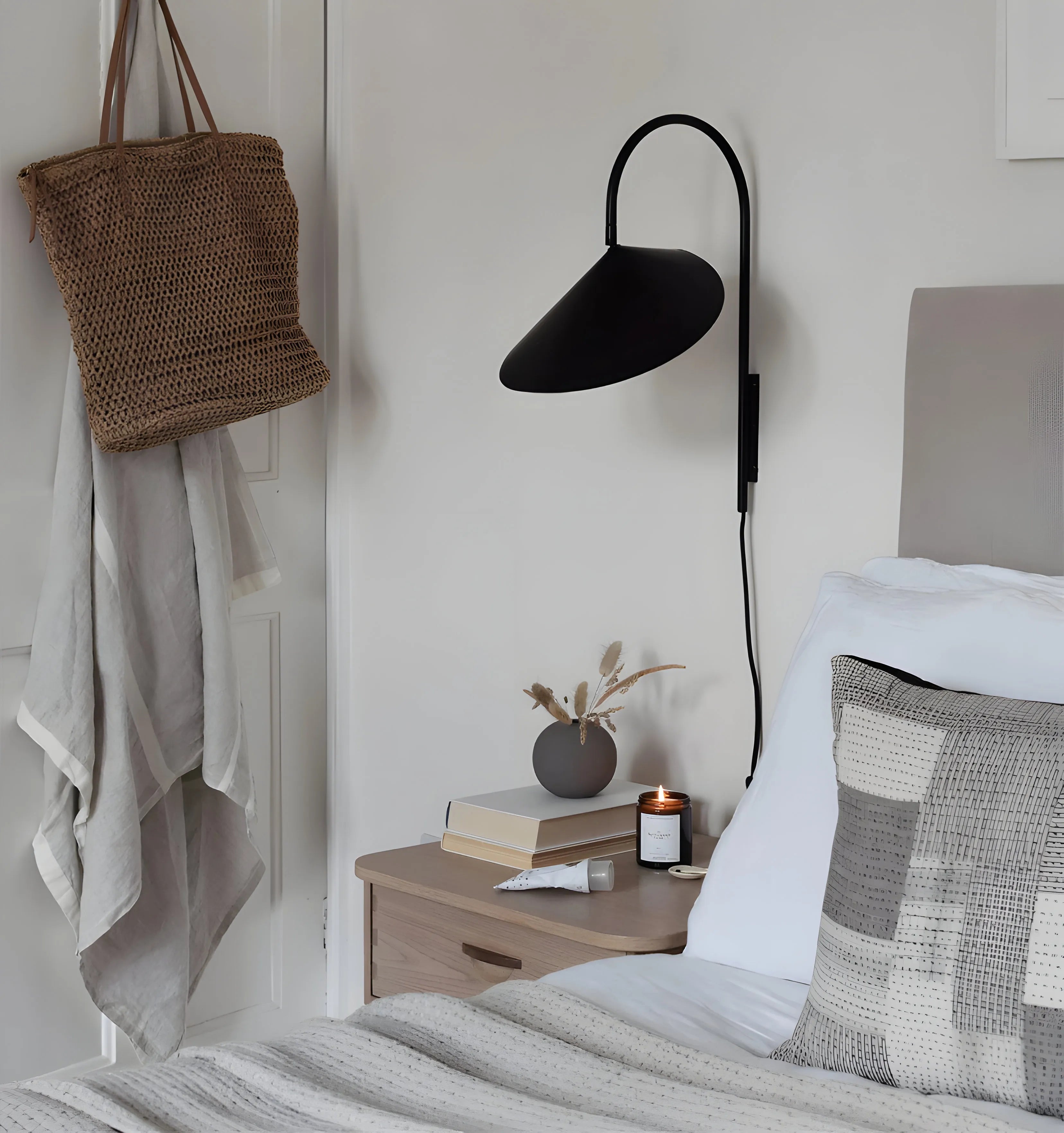 Arum Plug In Wall Lamp - NexioPick