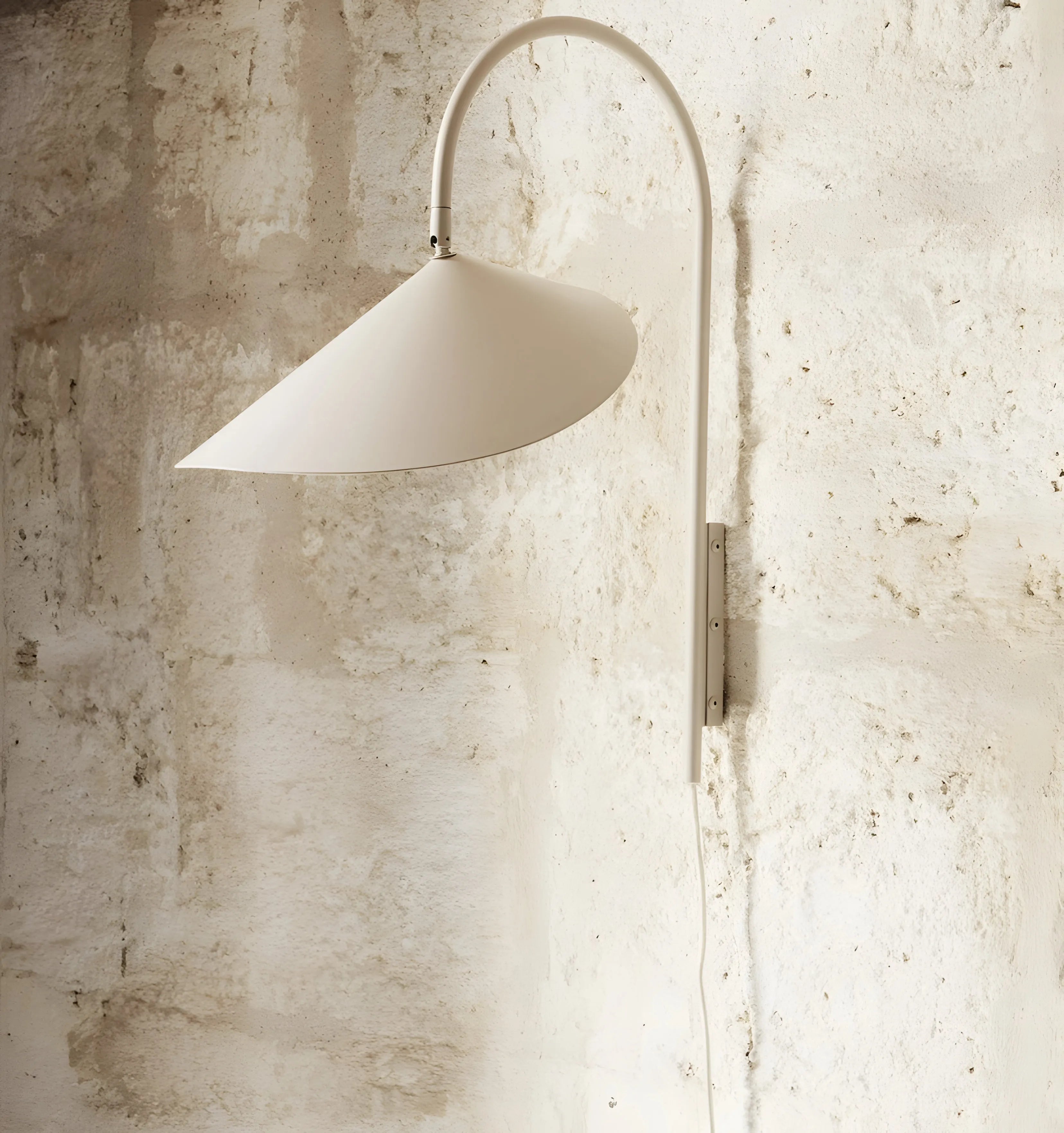 Arum Plug In Wall Lamp - NexioPick
