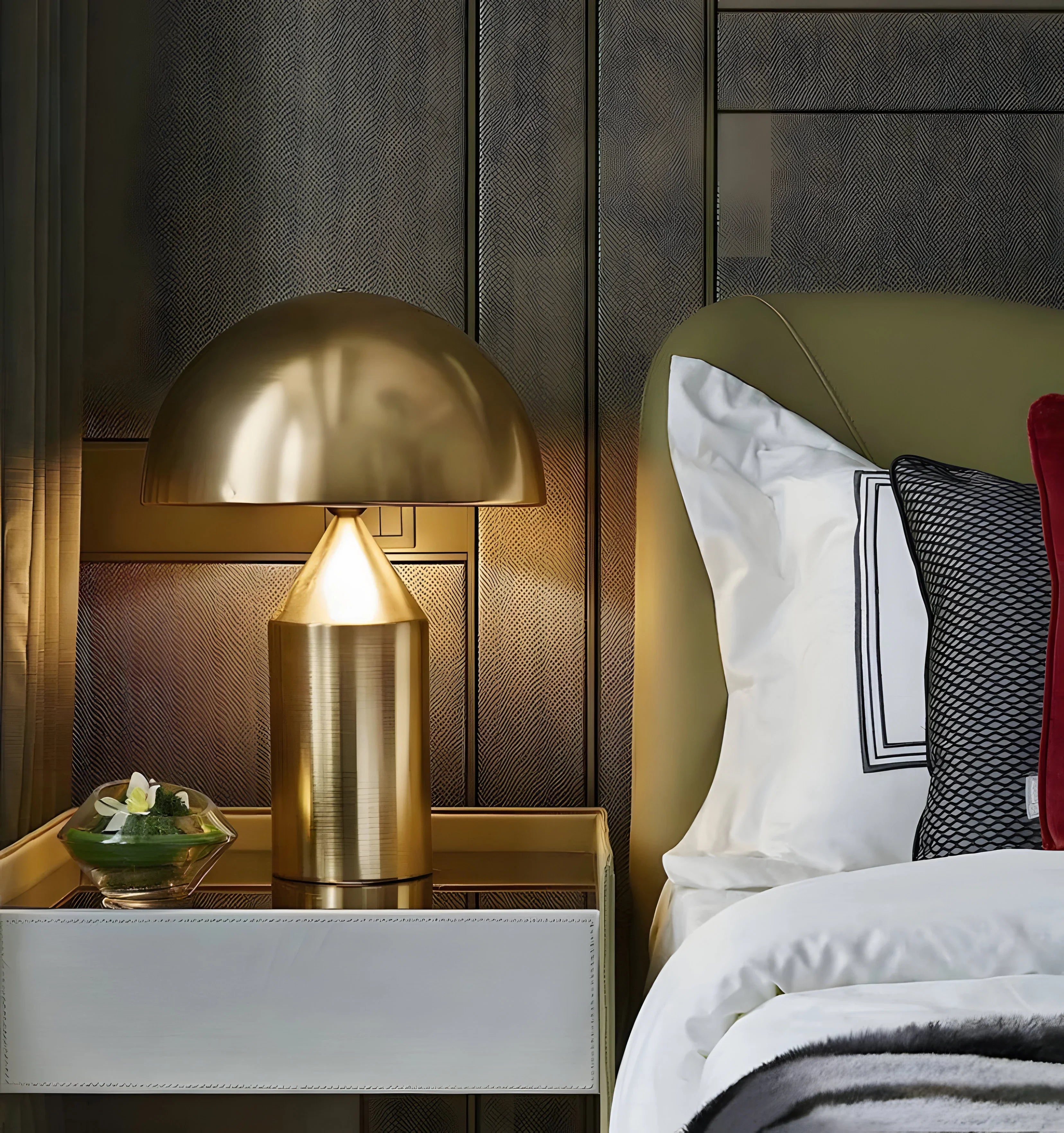 Atollo Table Lamp - NexioPick