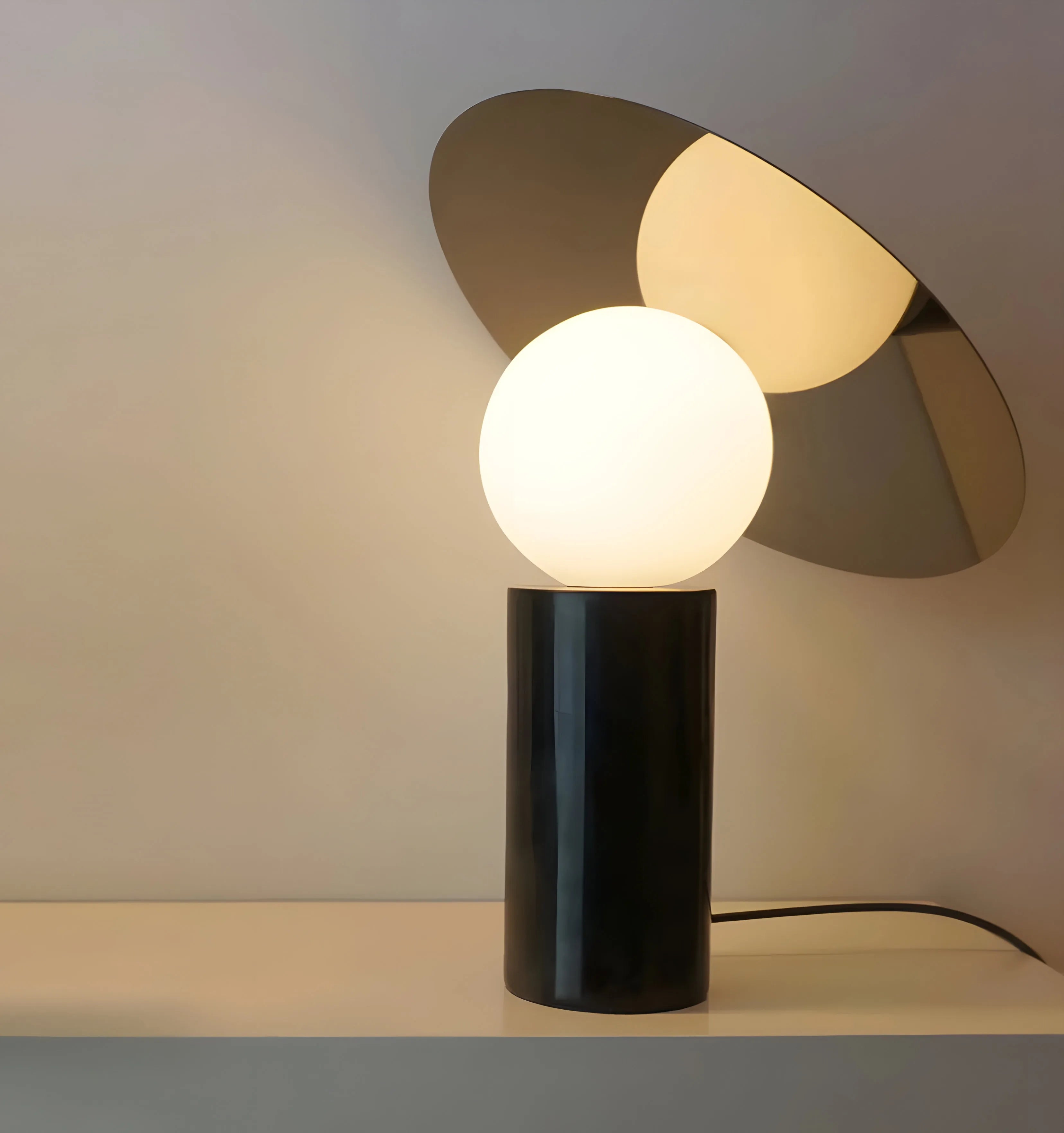 Bola Disc Table Lamp - NexioPick