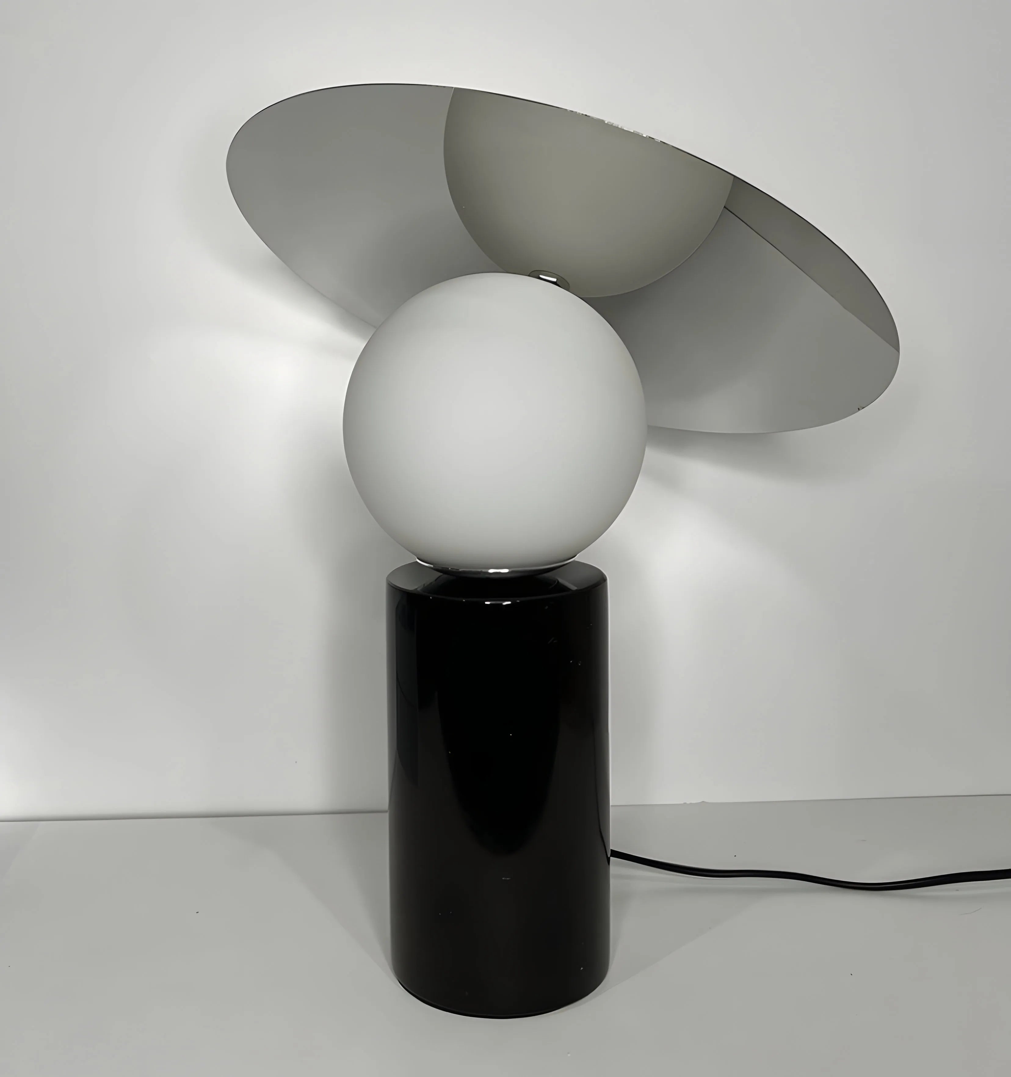 Bola Disc Table Lamp - NexioPick