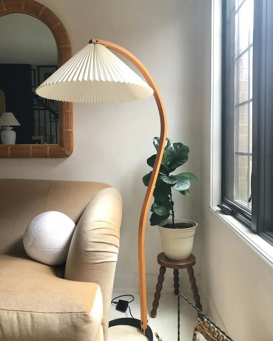 Caprani Floor Lamp - NexioPick