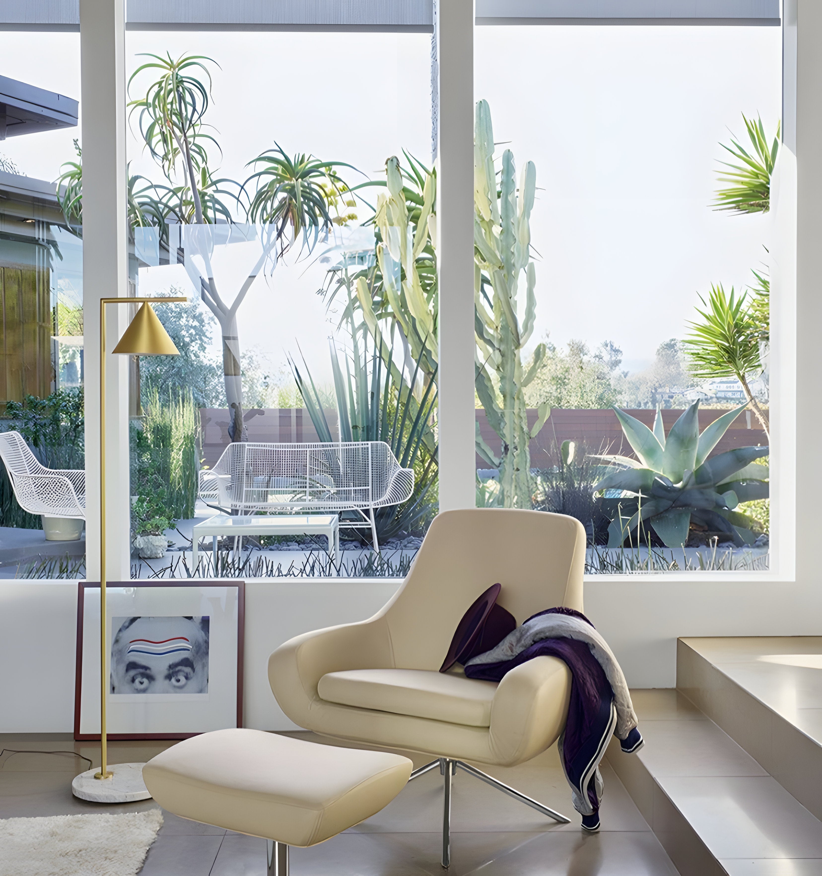 Captain Flint Floor Lamp - NexioPick