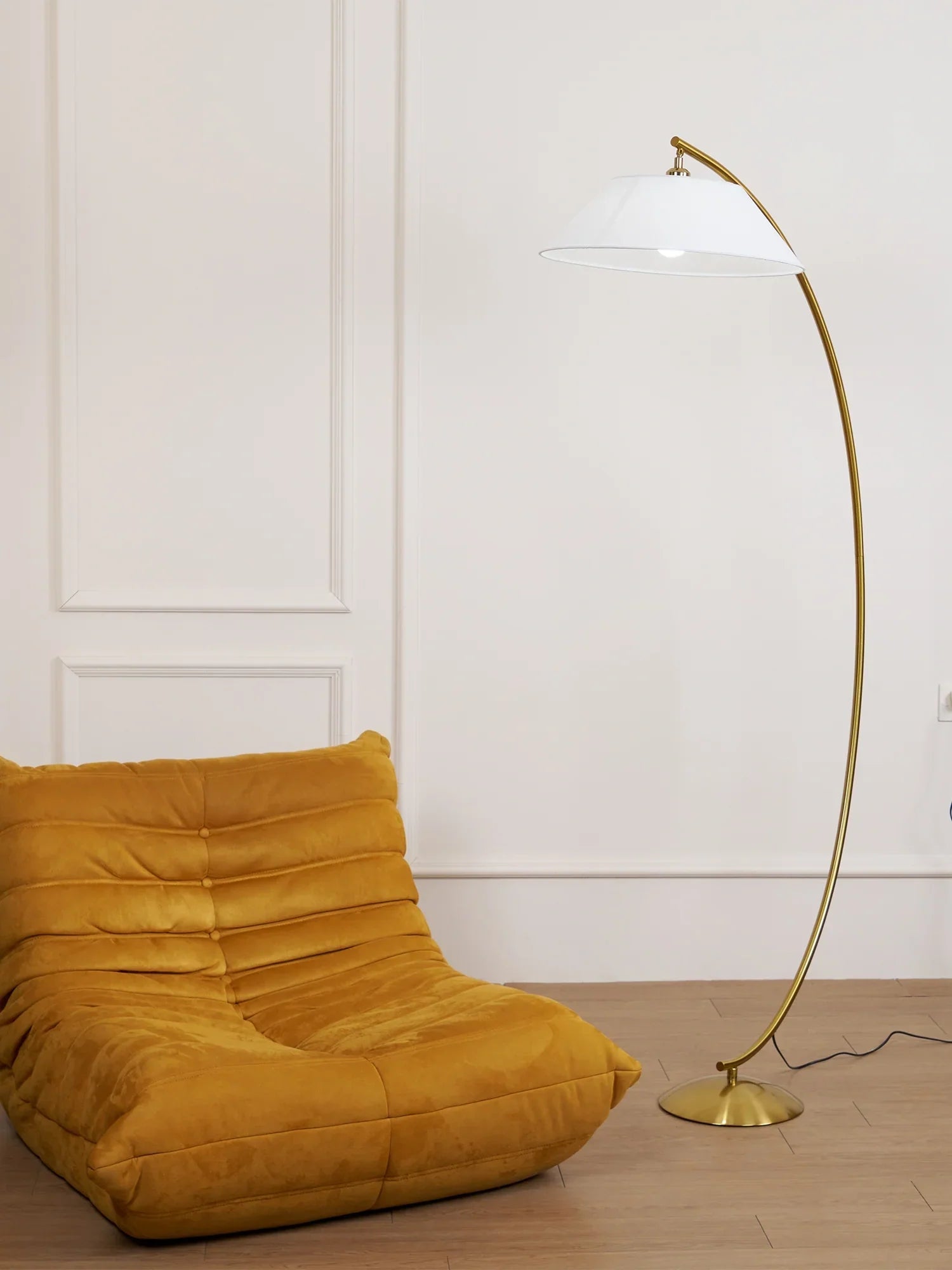 Circo Floor Lamp - NexioPick