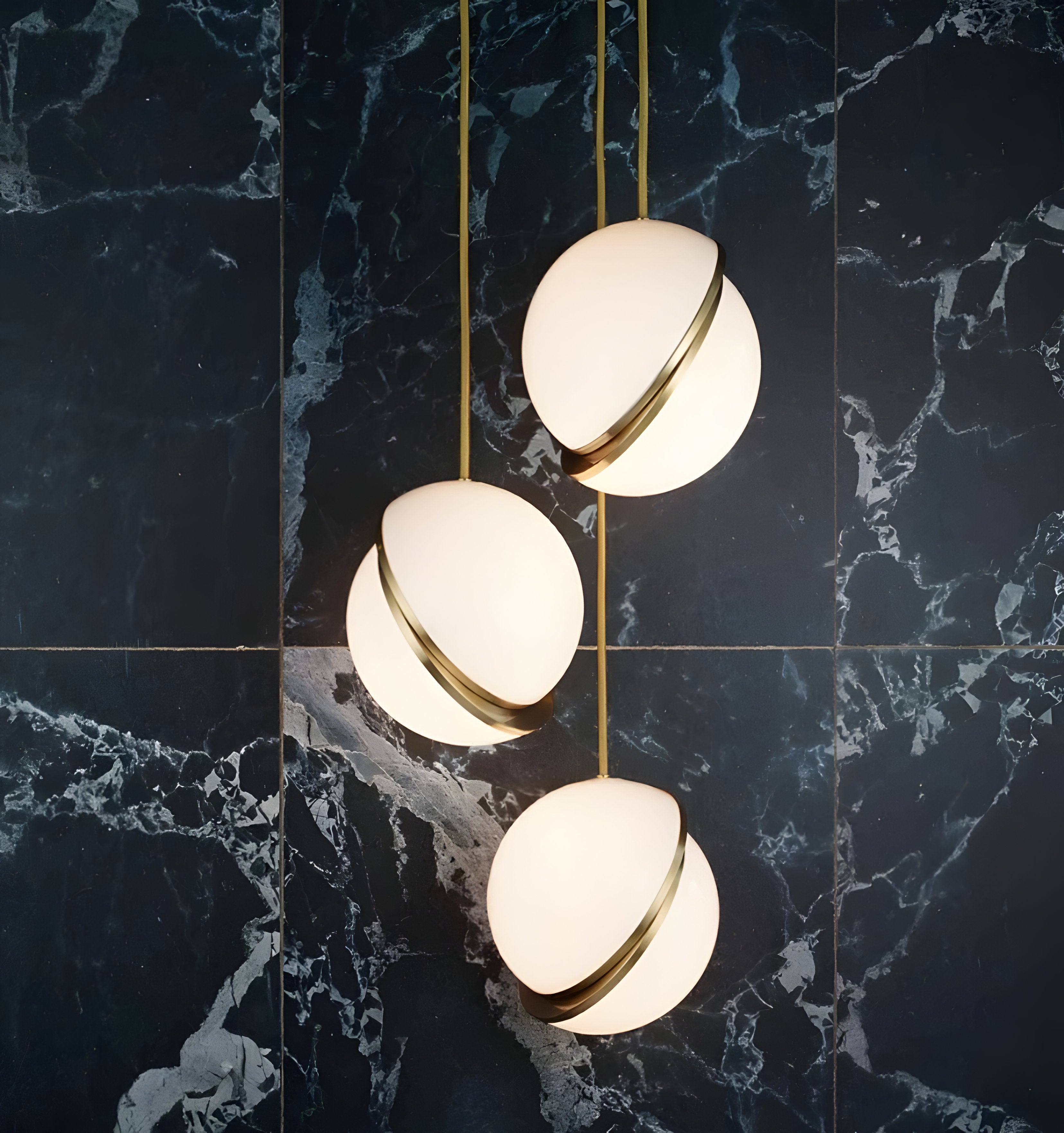 Crescent Pendant Lamp - NexioPick