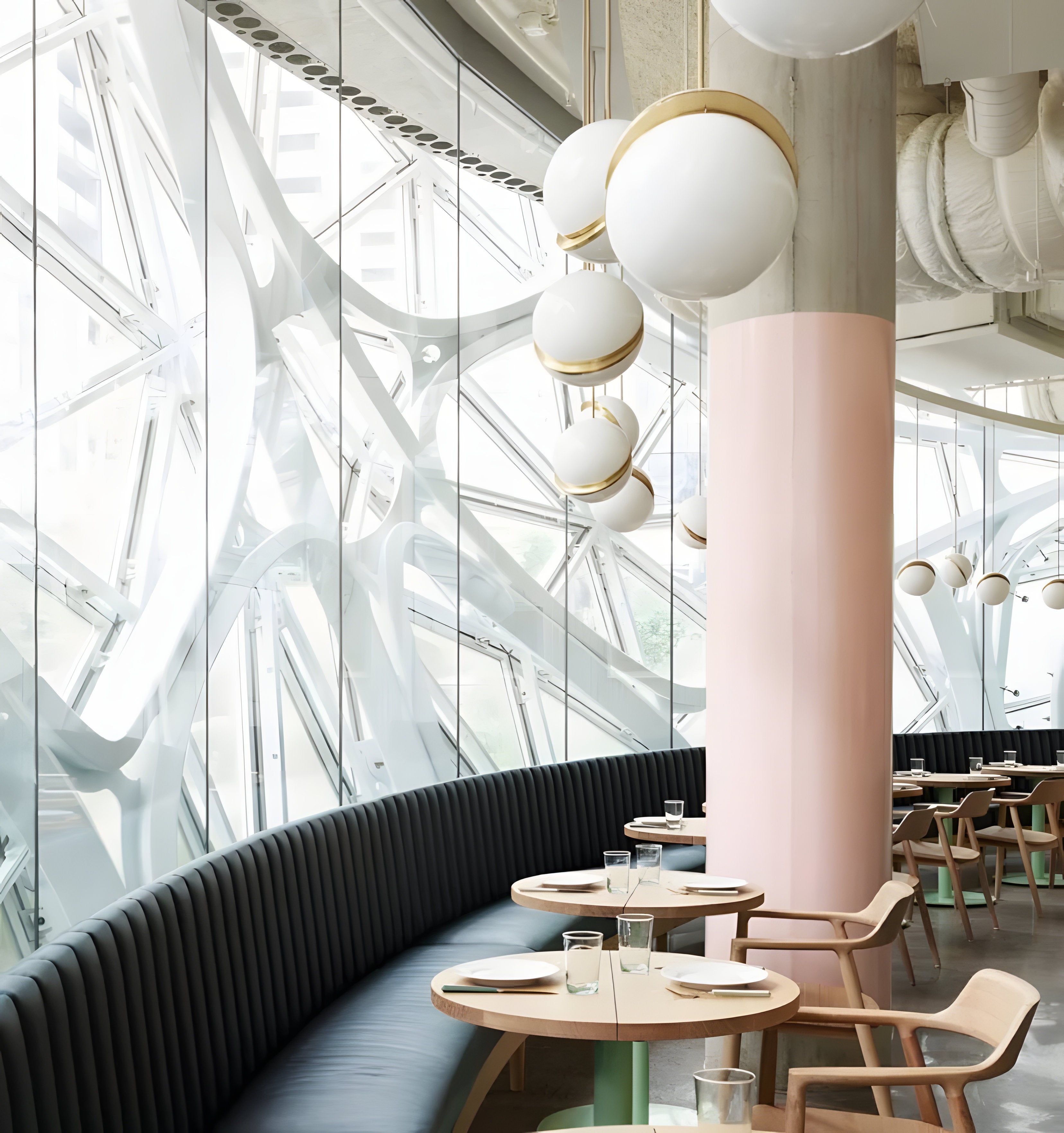 Crescent Pendant Lamp - NexioPick