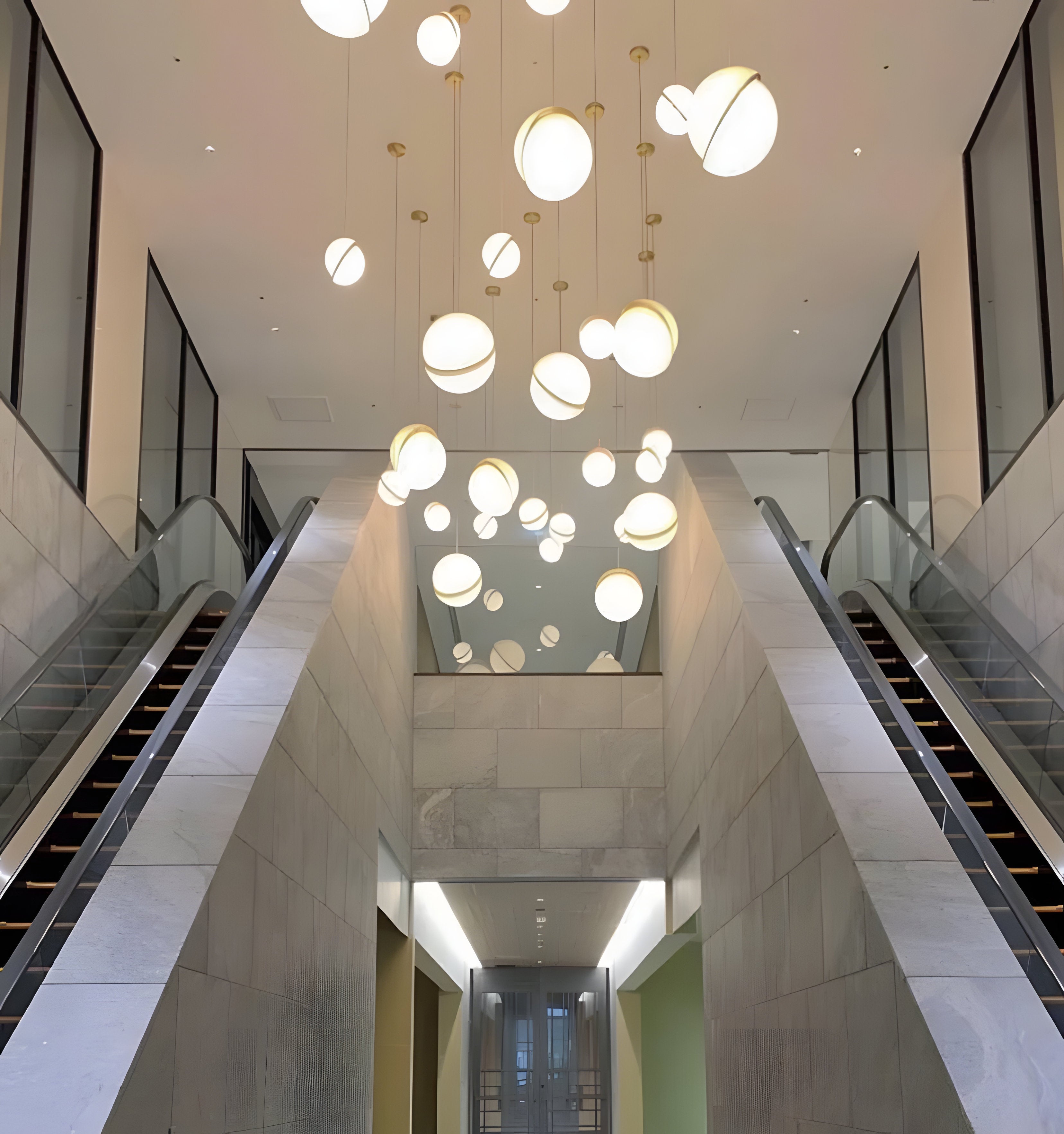 Crescent Pendant Lamp - NexioPick