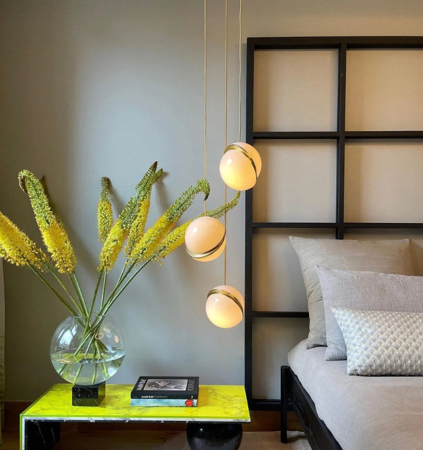 Crescent Pendant Lamp - NexioPick