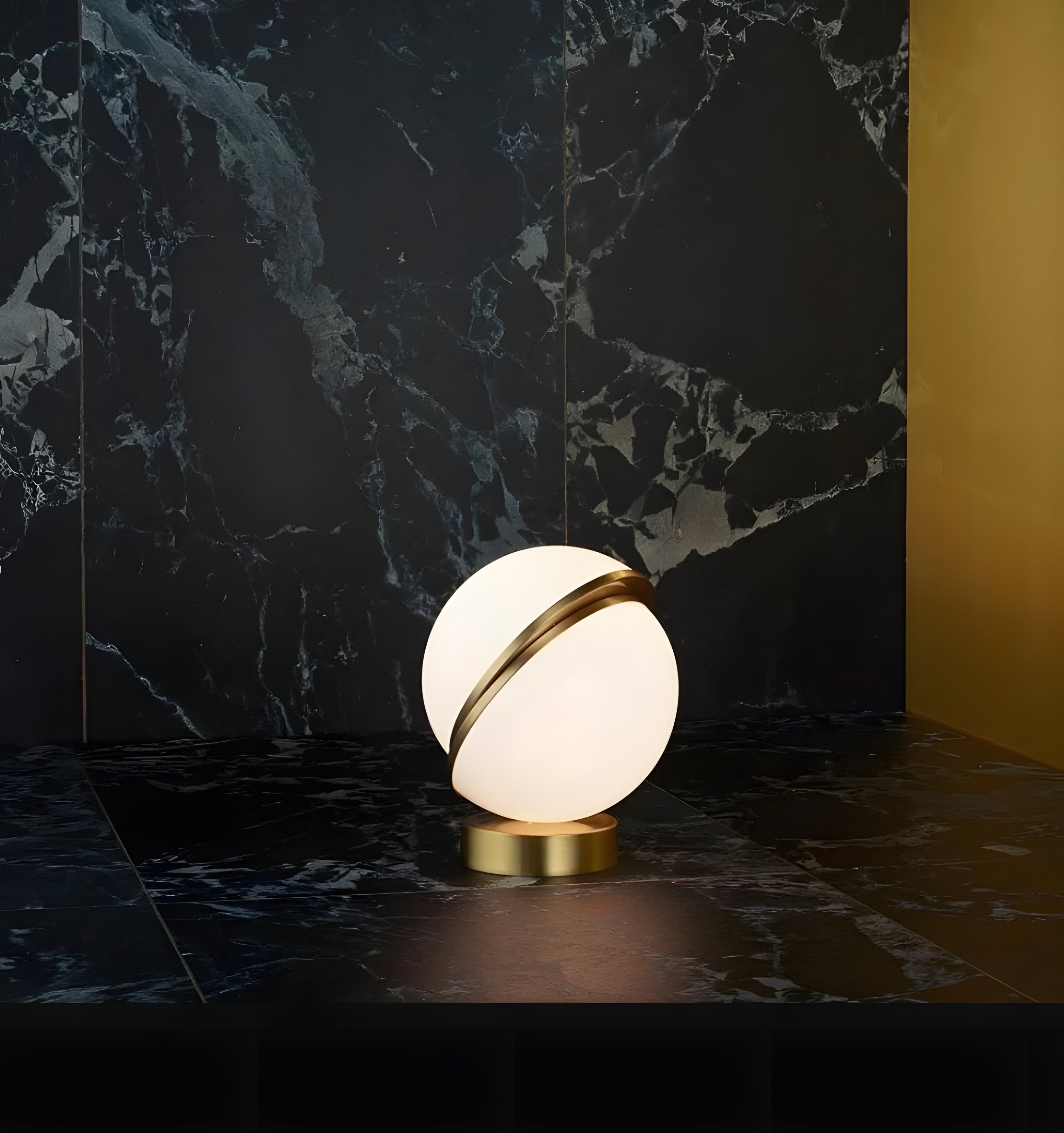 Crescent Table Lamp - NexioPick