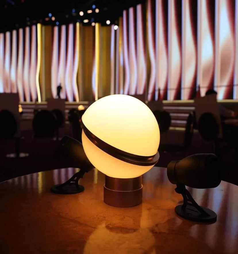 Crescent Table Lamp - NexioPick