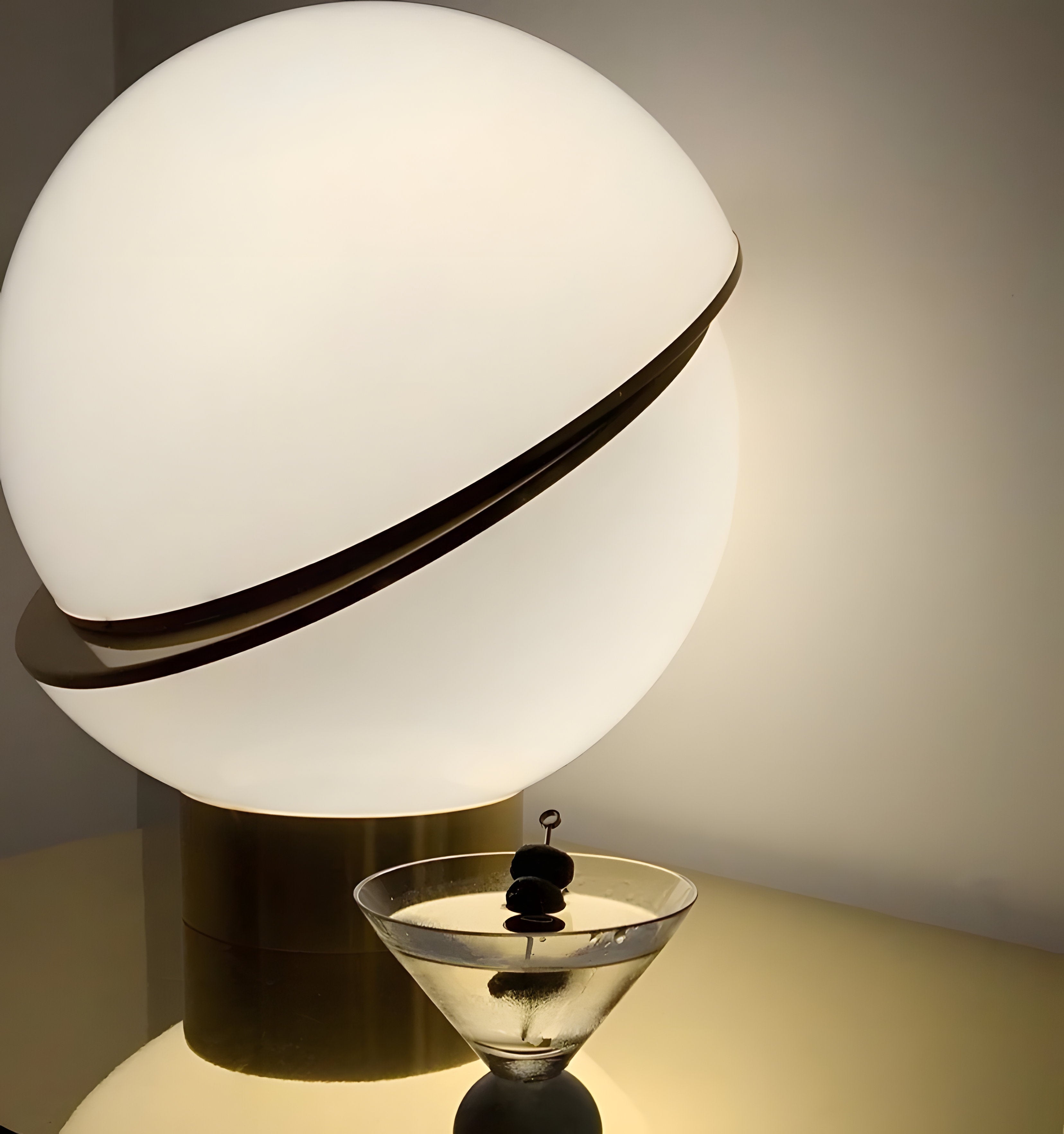 Crescent Table Lamp - NexioPick