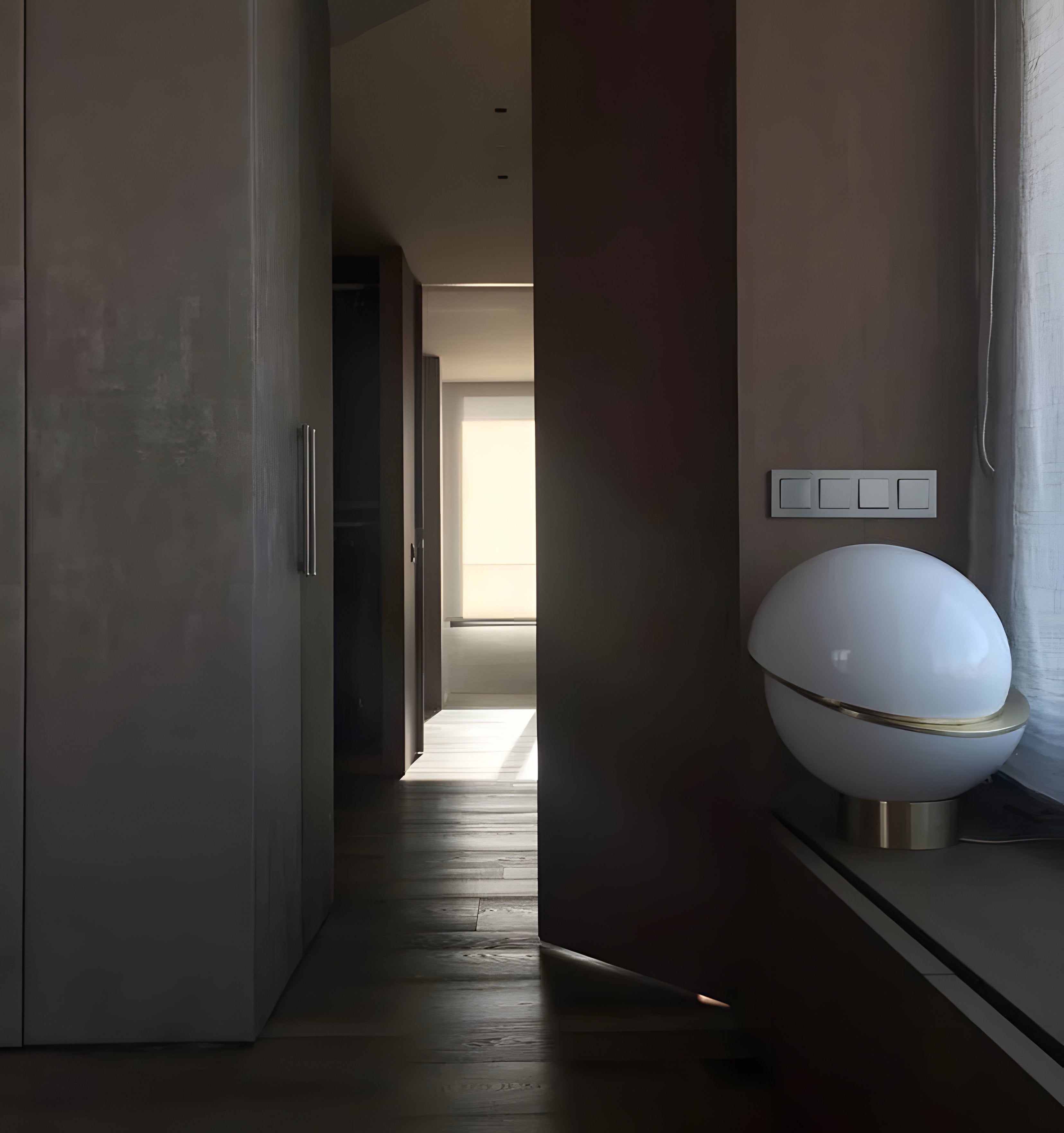 Crescent Table Lamp - NexioPick