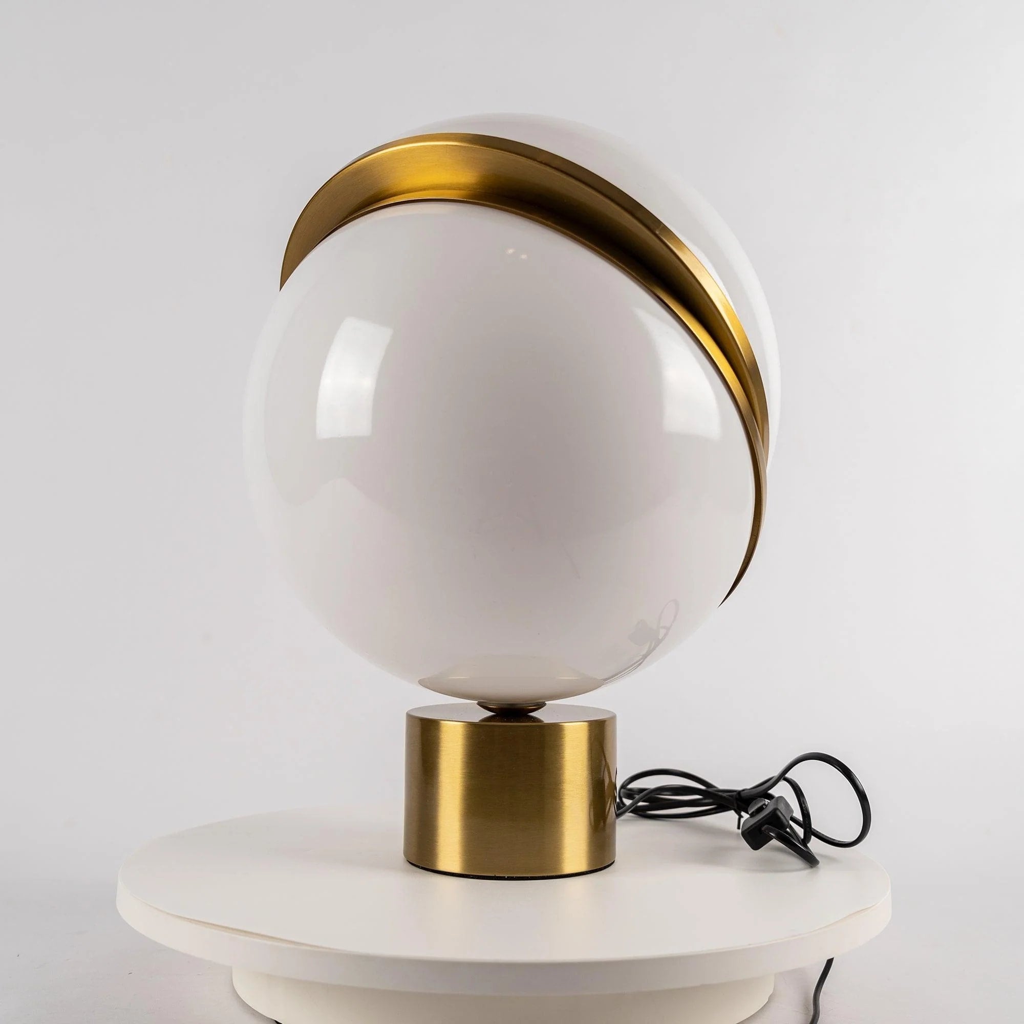 Crescent Table Lamp - NexioPick