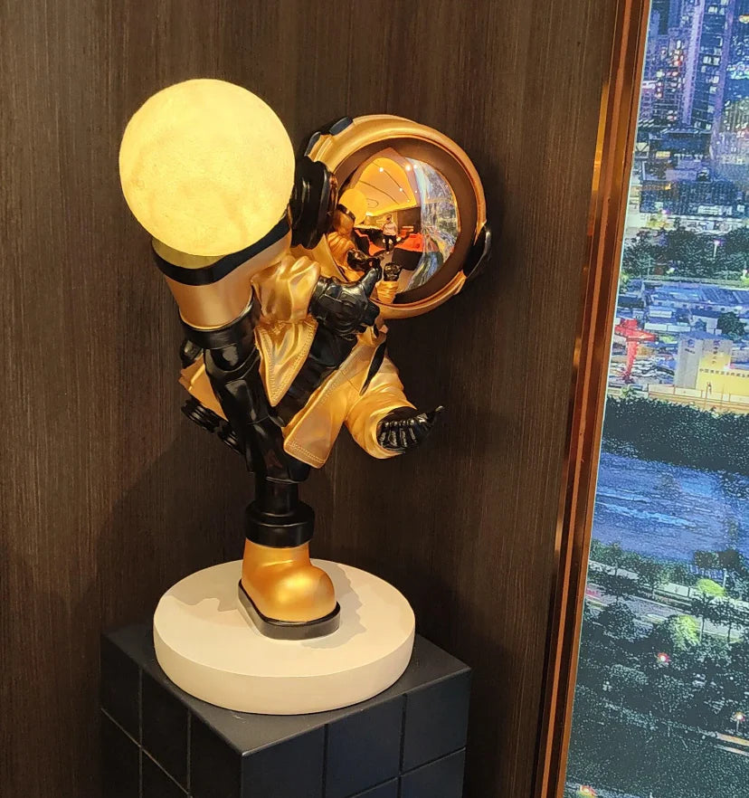 Effort Astronaut Floor Lamp - NexioPick