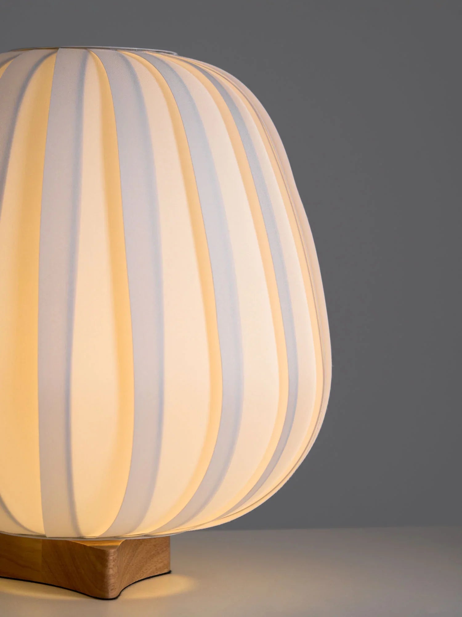 Fabric Minimalist Table Lamp - NexioPick