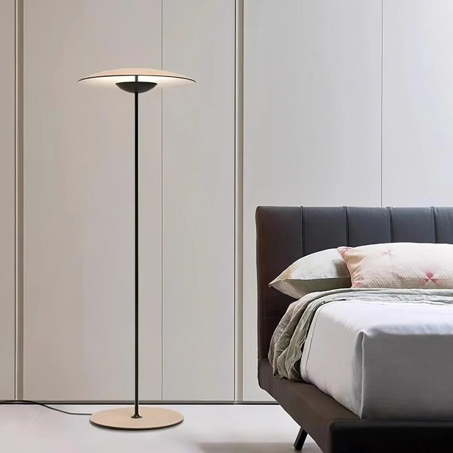 Innovative Directional Floor Lamp - NexioPick