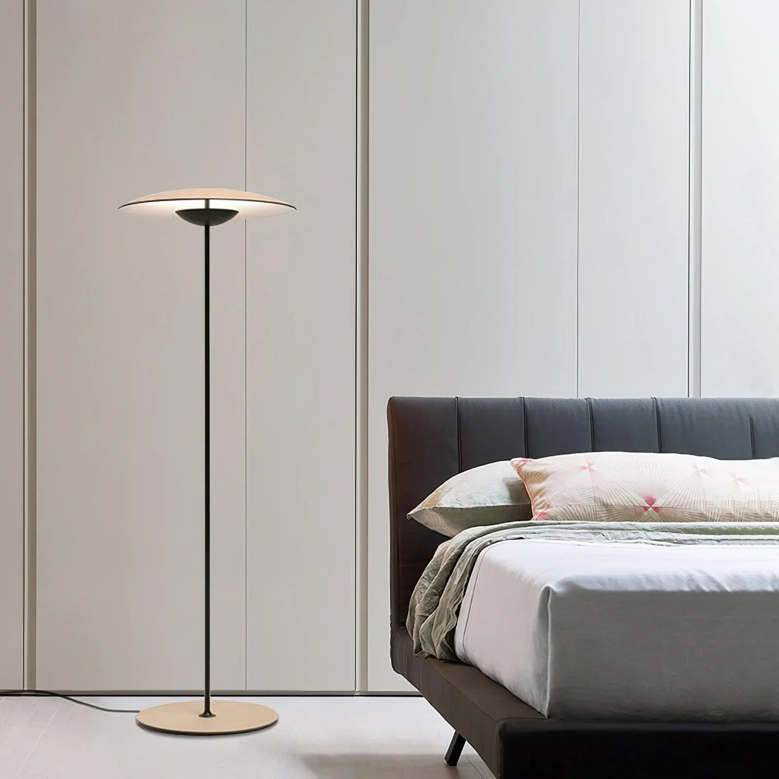 Innovative Directional Floor Lamp - NexioPick