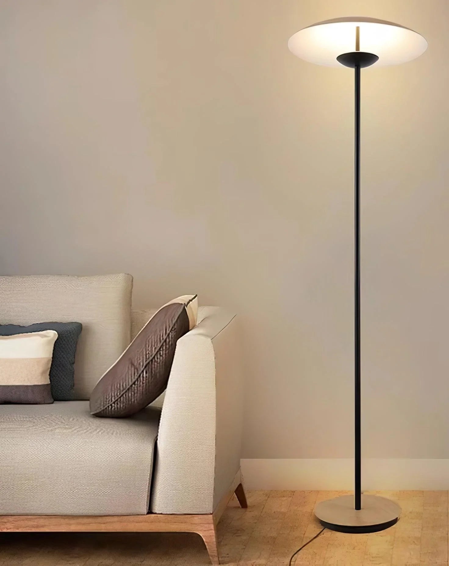 Innovative Directional Floor Lamp - NexioPick