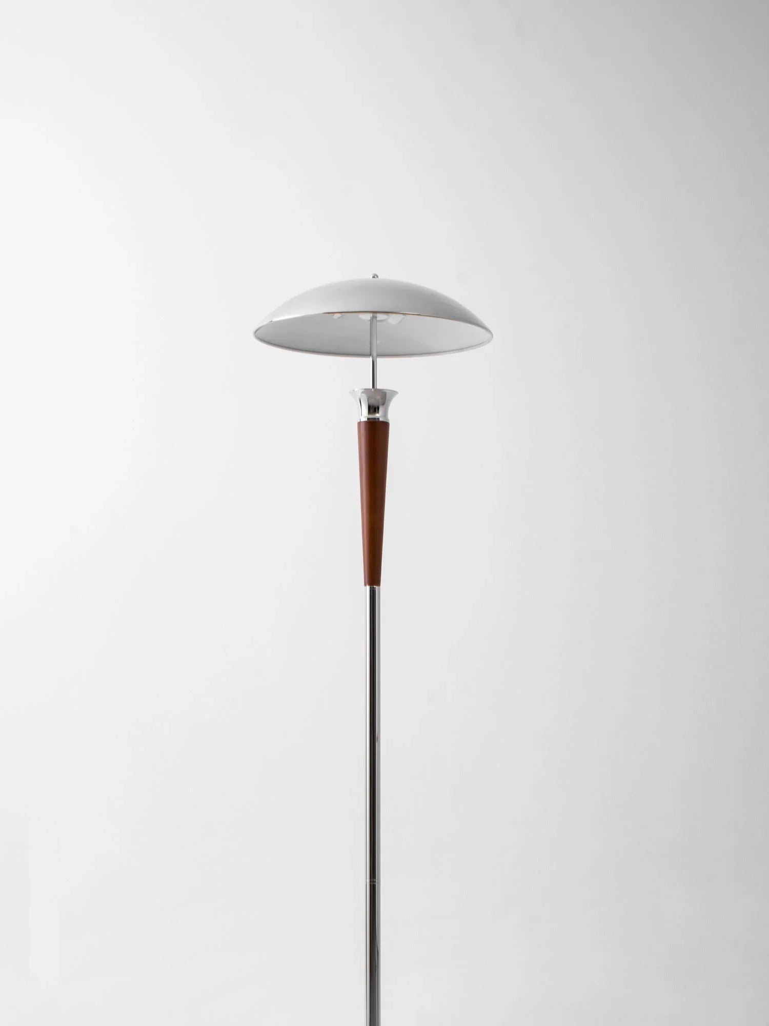 Helmet Floor Lamp - NexioPick