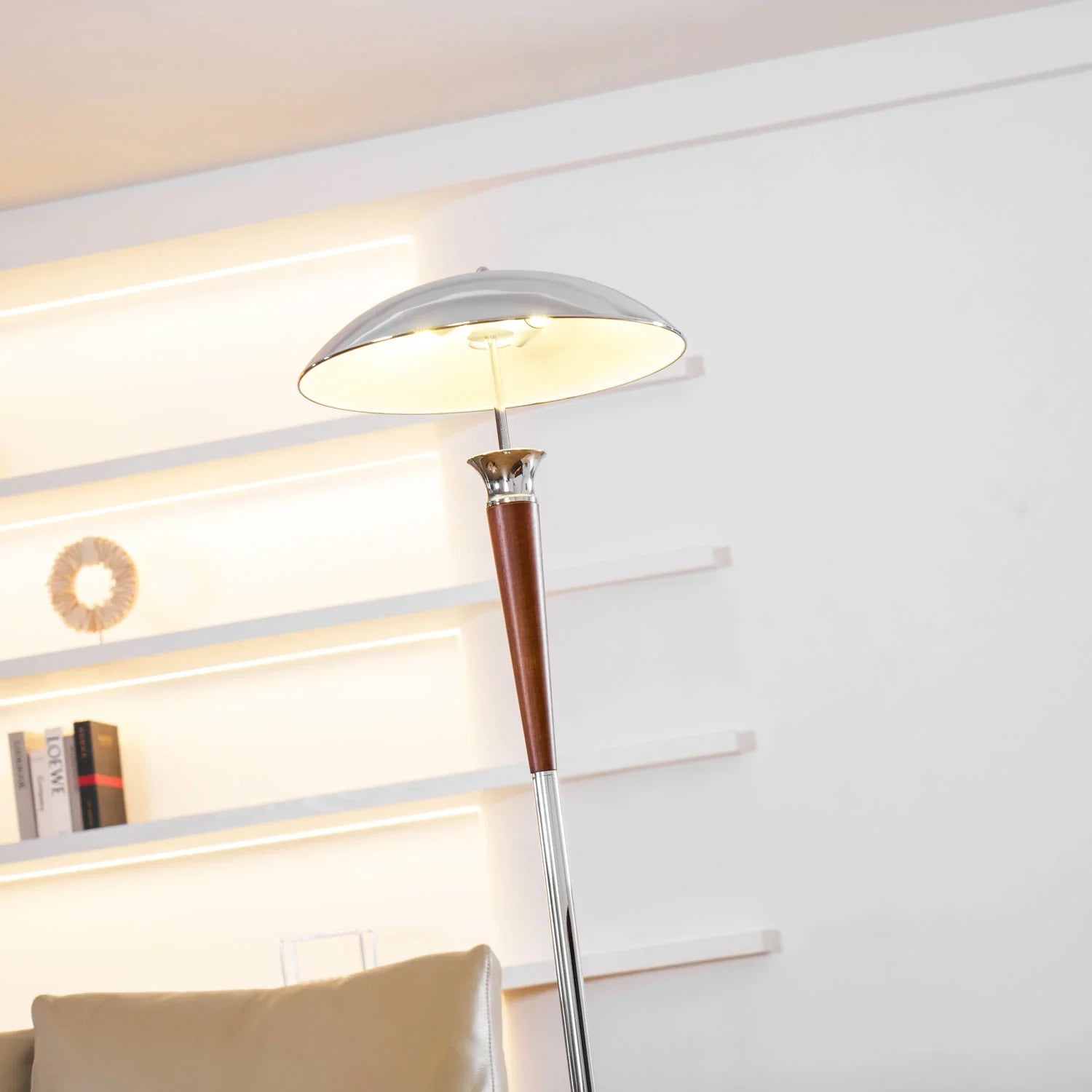 Helmet Floor Lamp - NexioPick