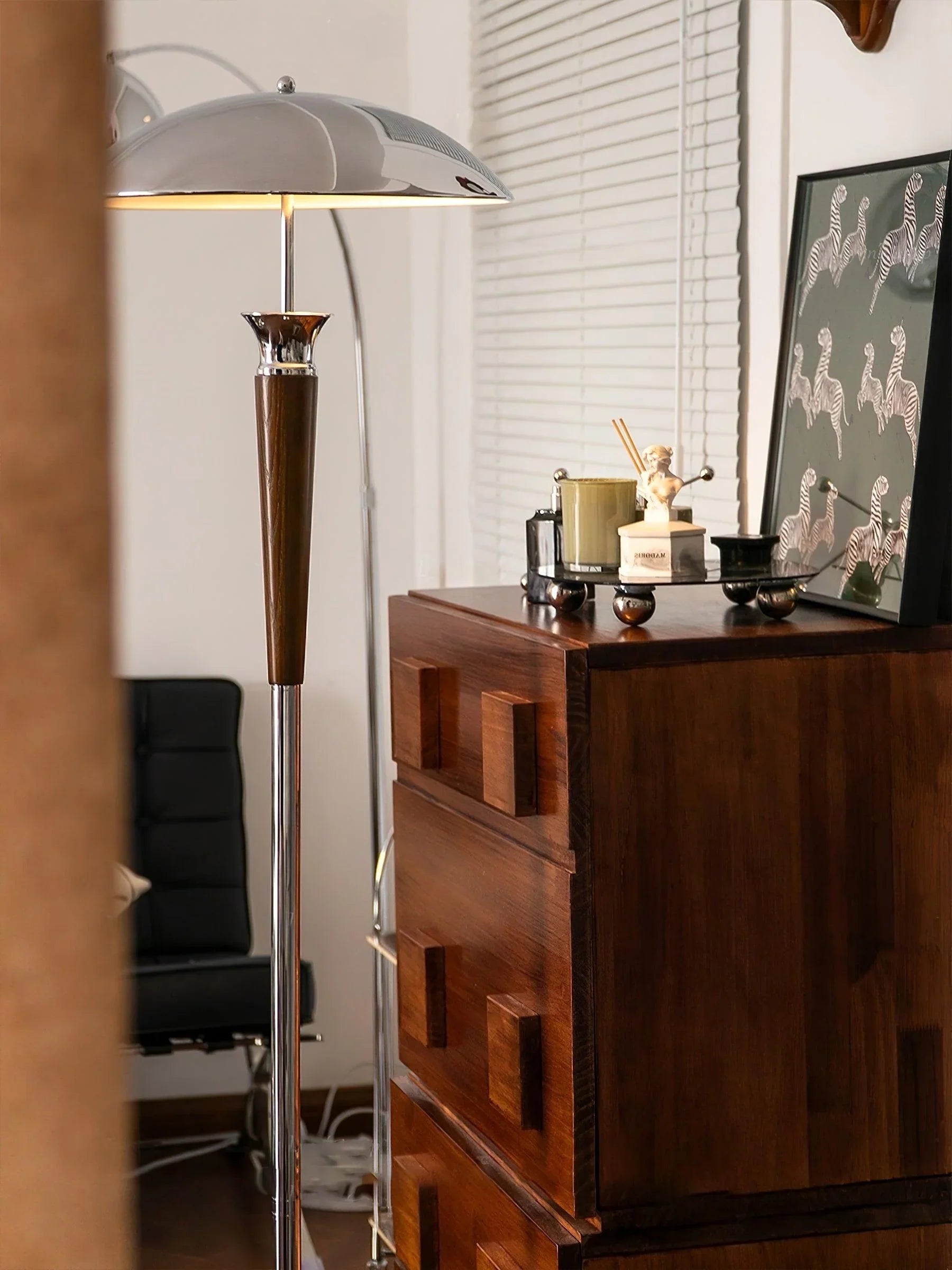 Helmet Floor Lamp - NexioPick