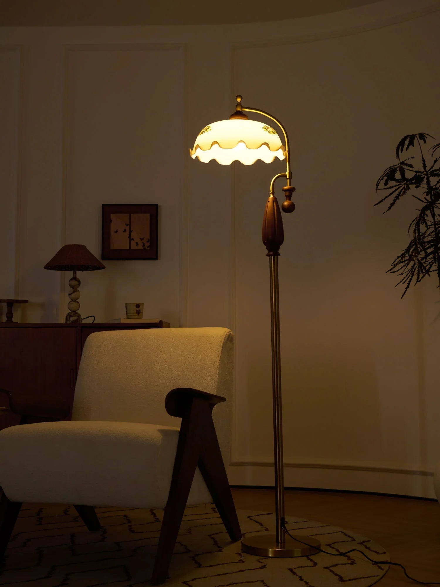 Heritage Bloom Floor Lamp - NexioPick