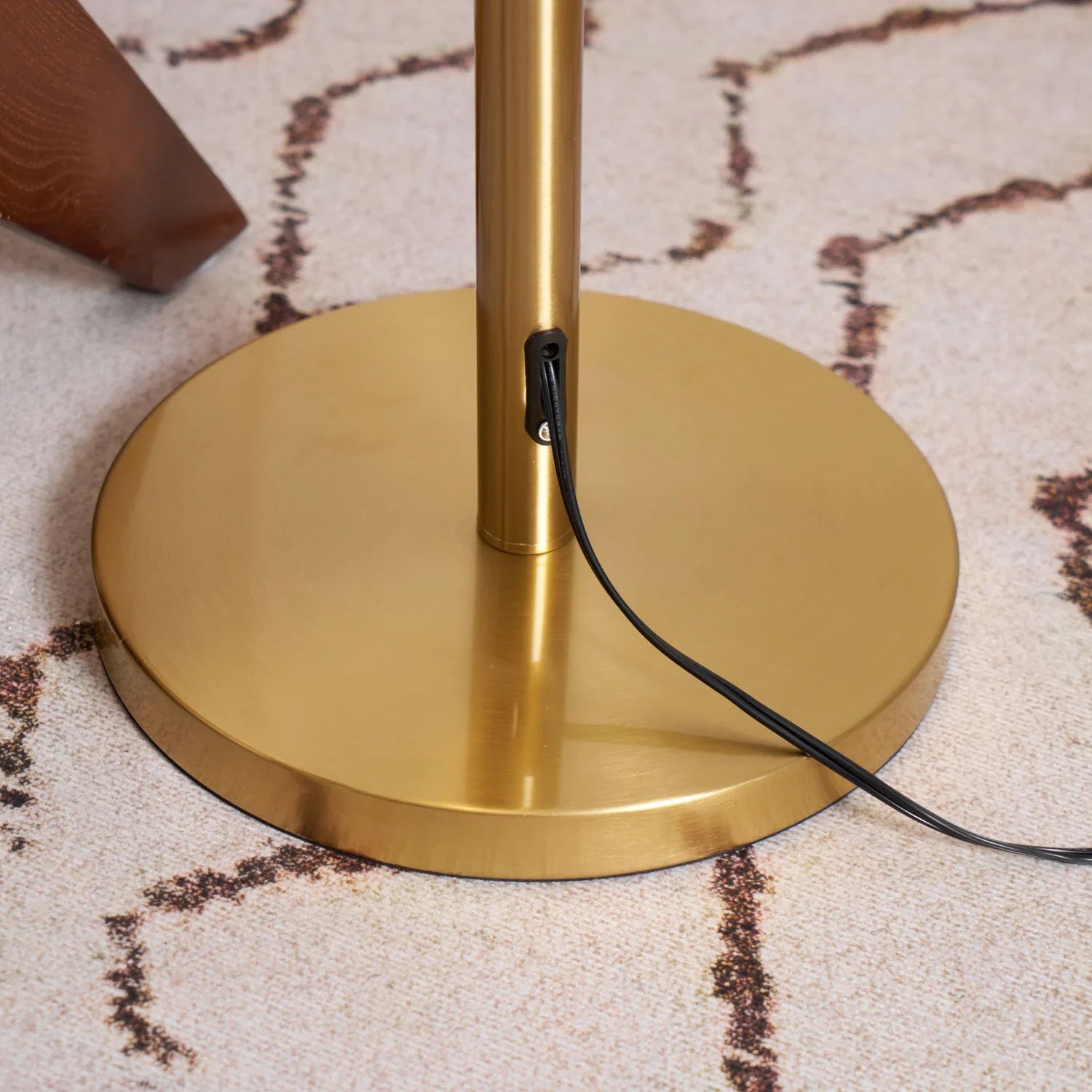 Heritage Bloom Floor Lamp - NexioPick