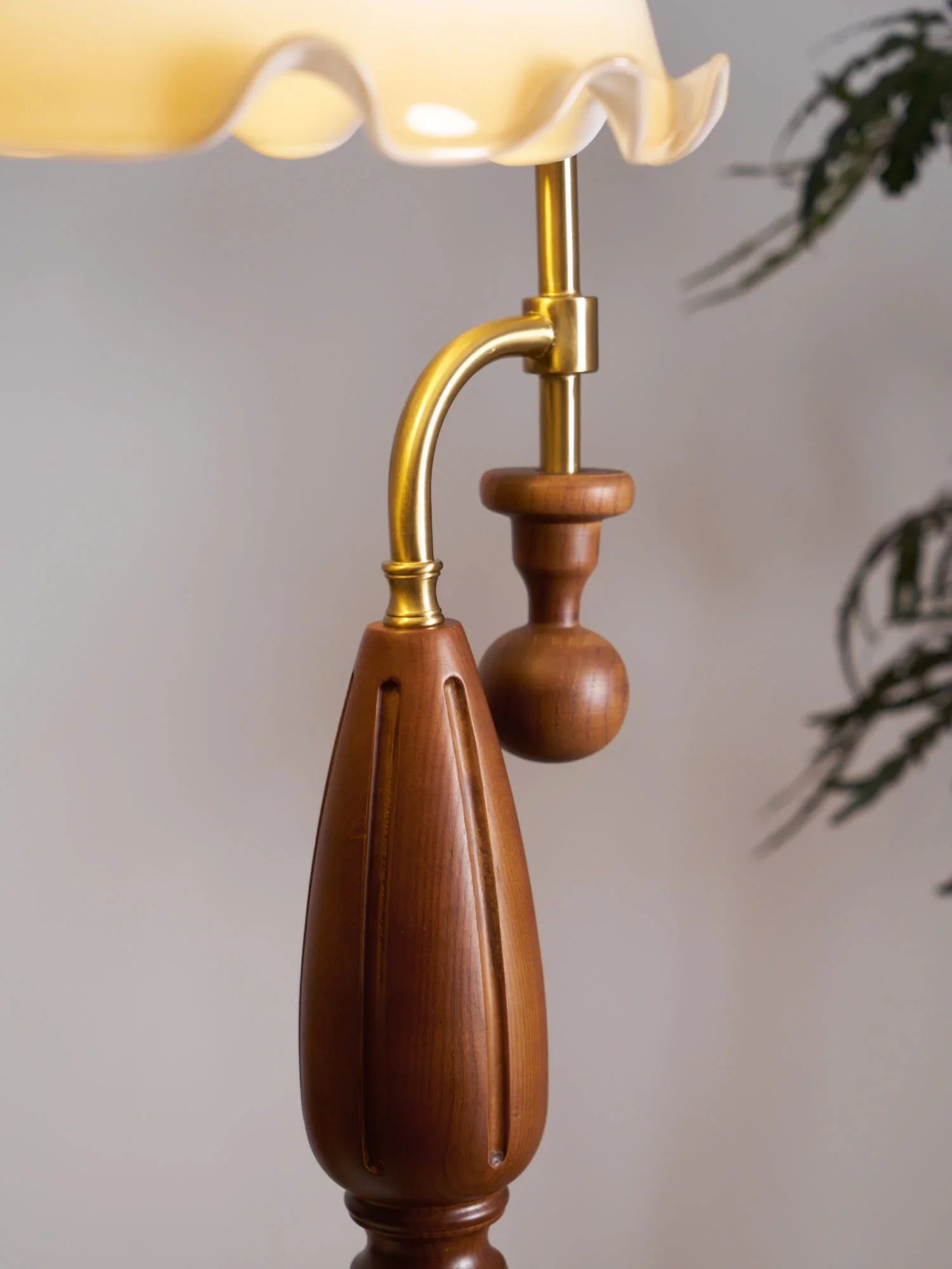 Heritage Bloom Floor Lamp - NexioPick