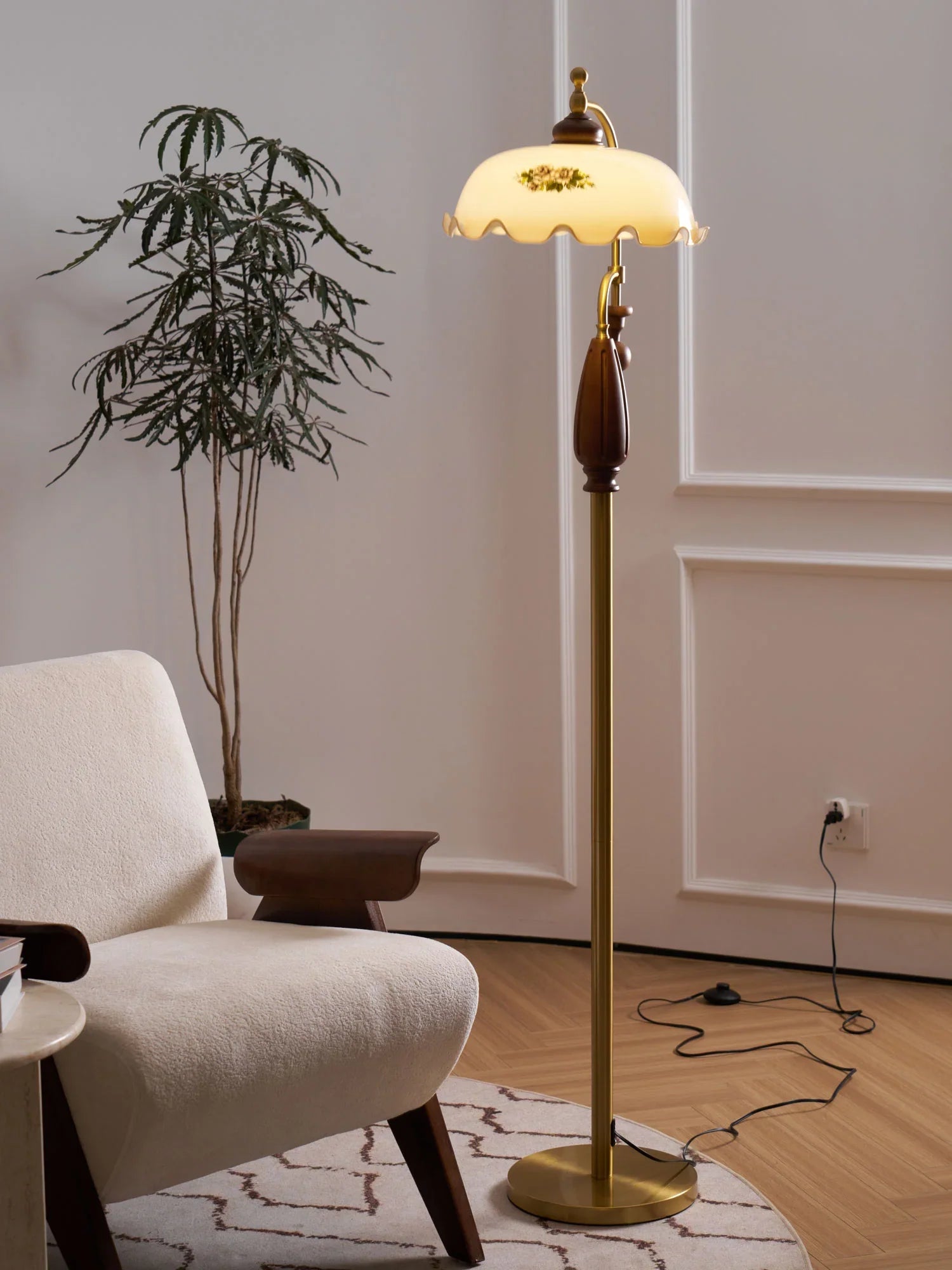 Heritage Bloom Floor Lamp - NexioPick
