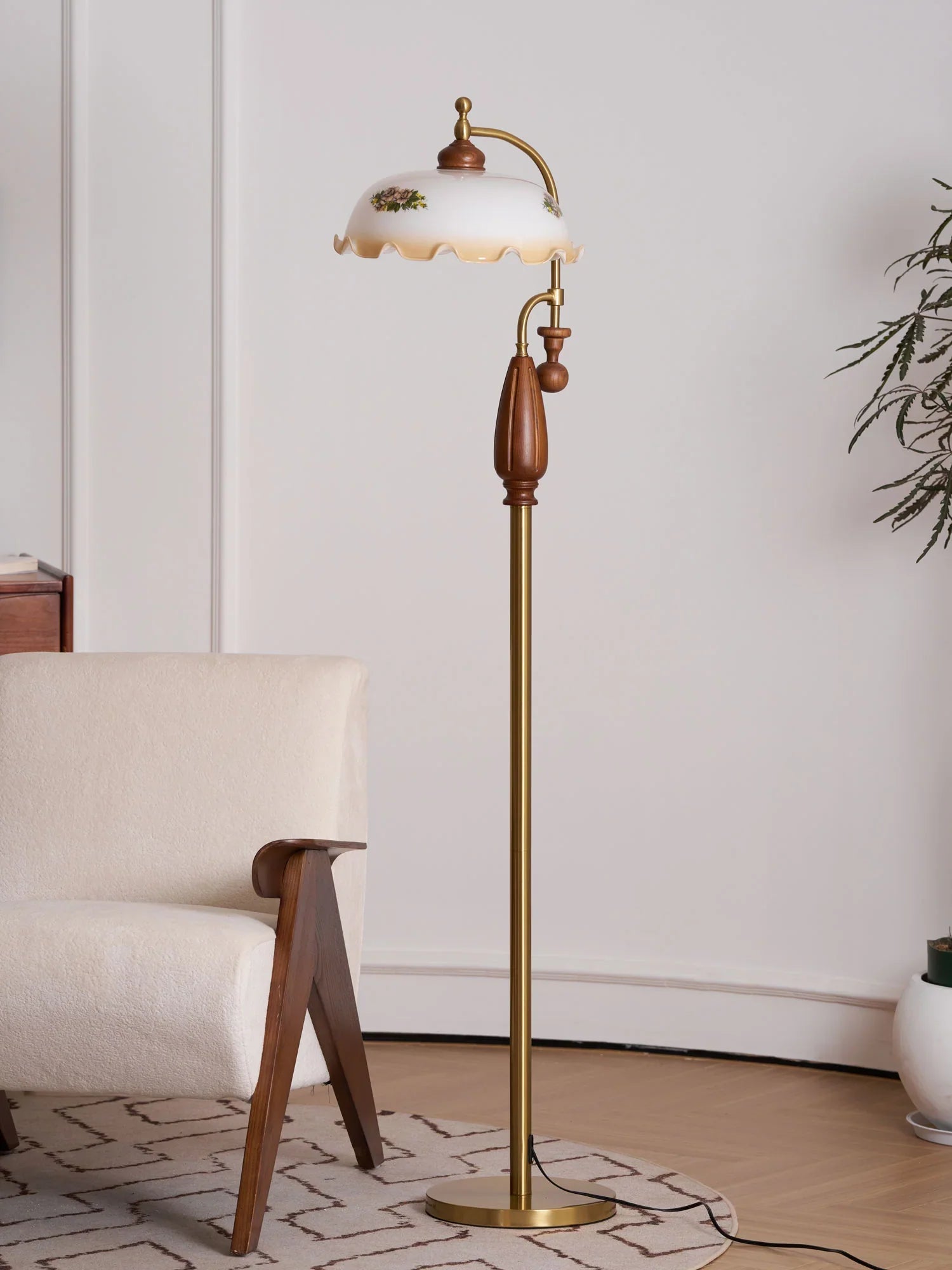 Heritage Bloom Floor Lamp - NexioPick