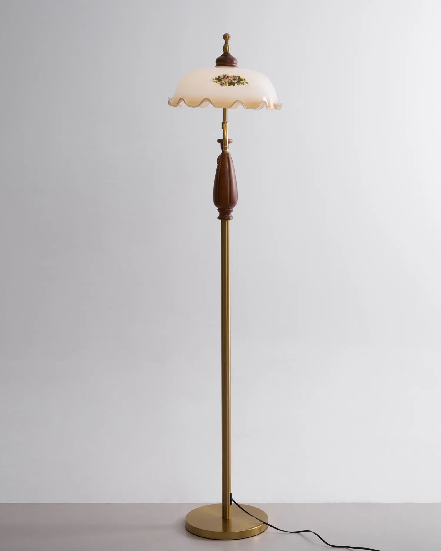 Heritage Bloom Floor Lamp - NexioPick
