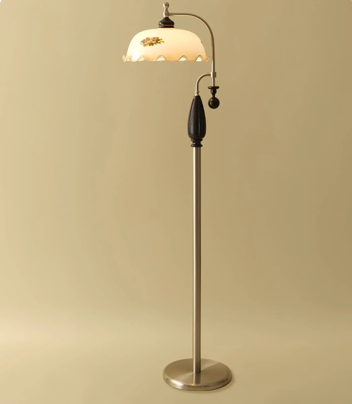 Heritage Bloom Floor Lamp - NexioPick