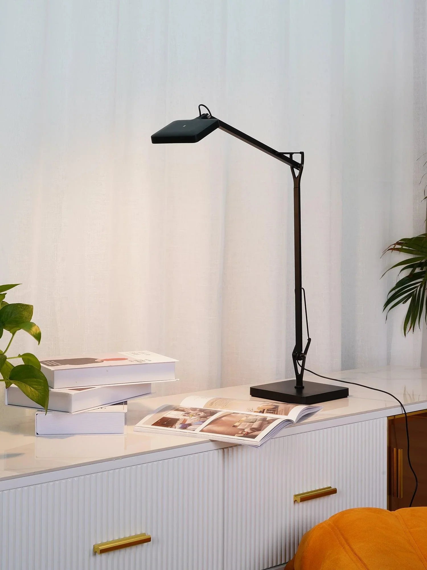 Edge Table Lamp - NexioPick