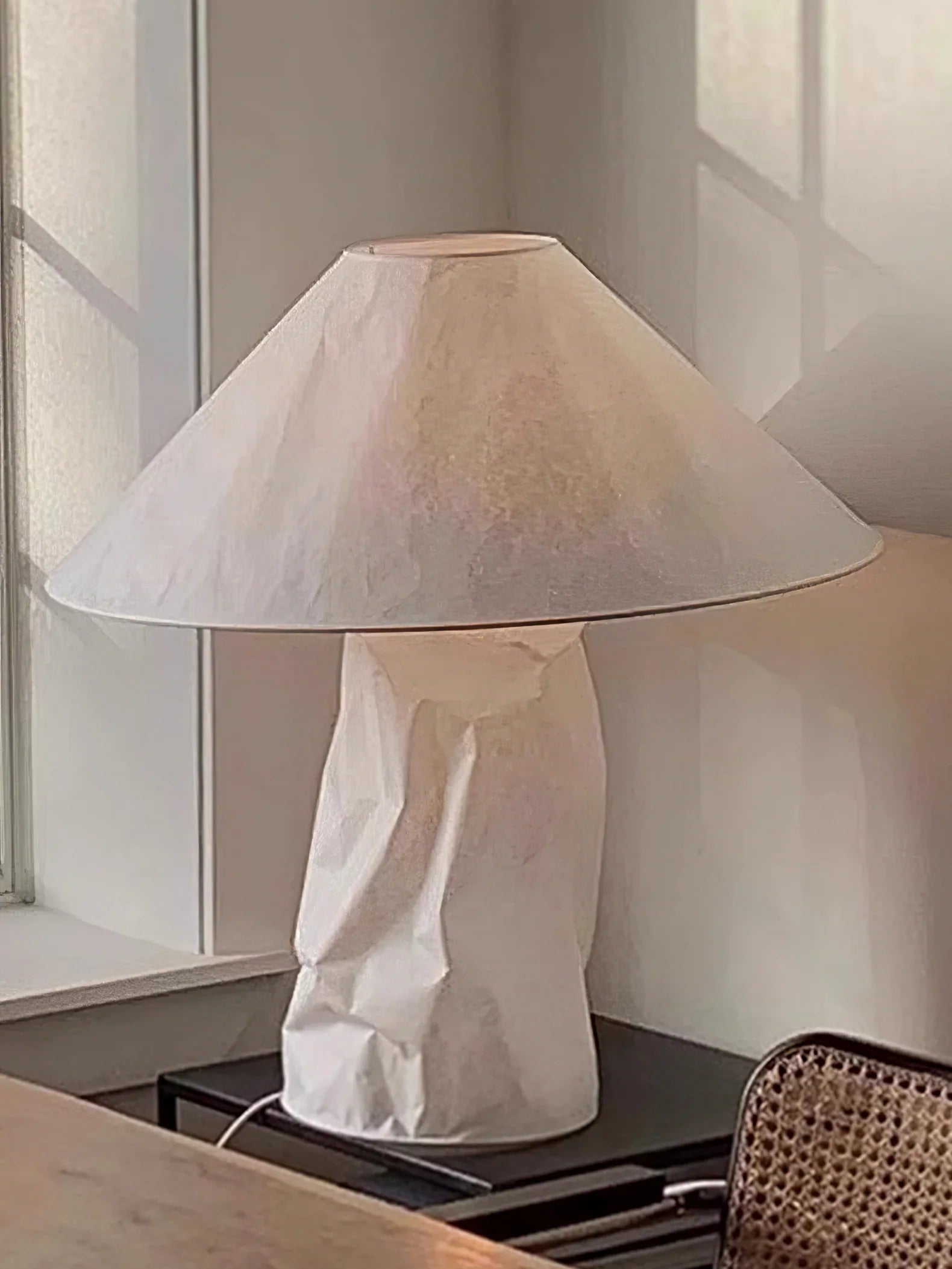 Crinkle Paper Table Lamp - NexioPick