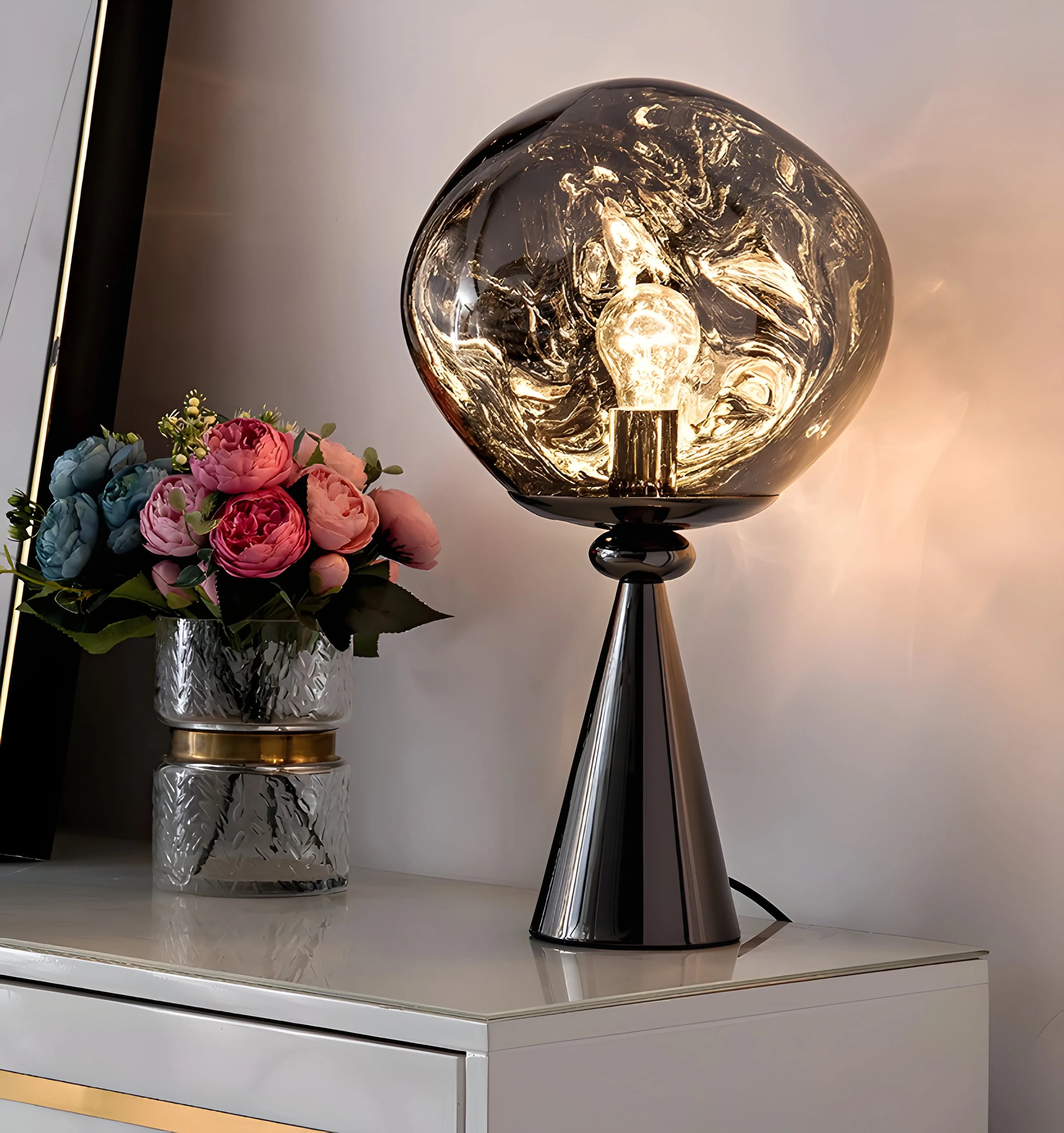 Lava Cone Table Lamp - NexioPick