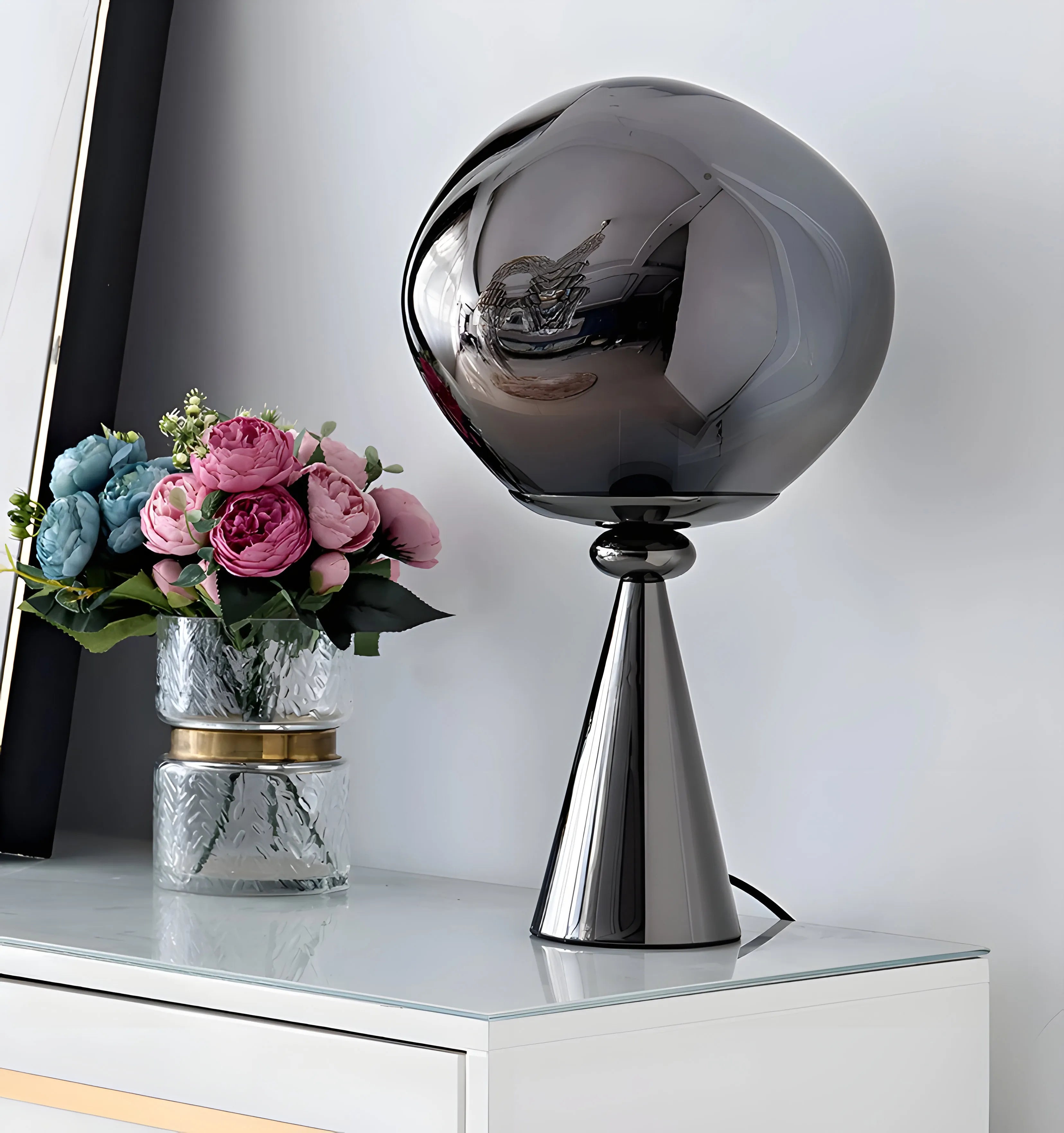 Lava Cone Table Lamp - NexioPick