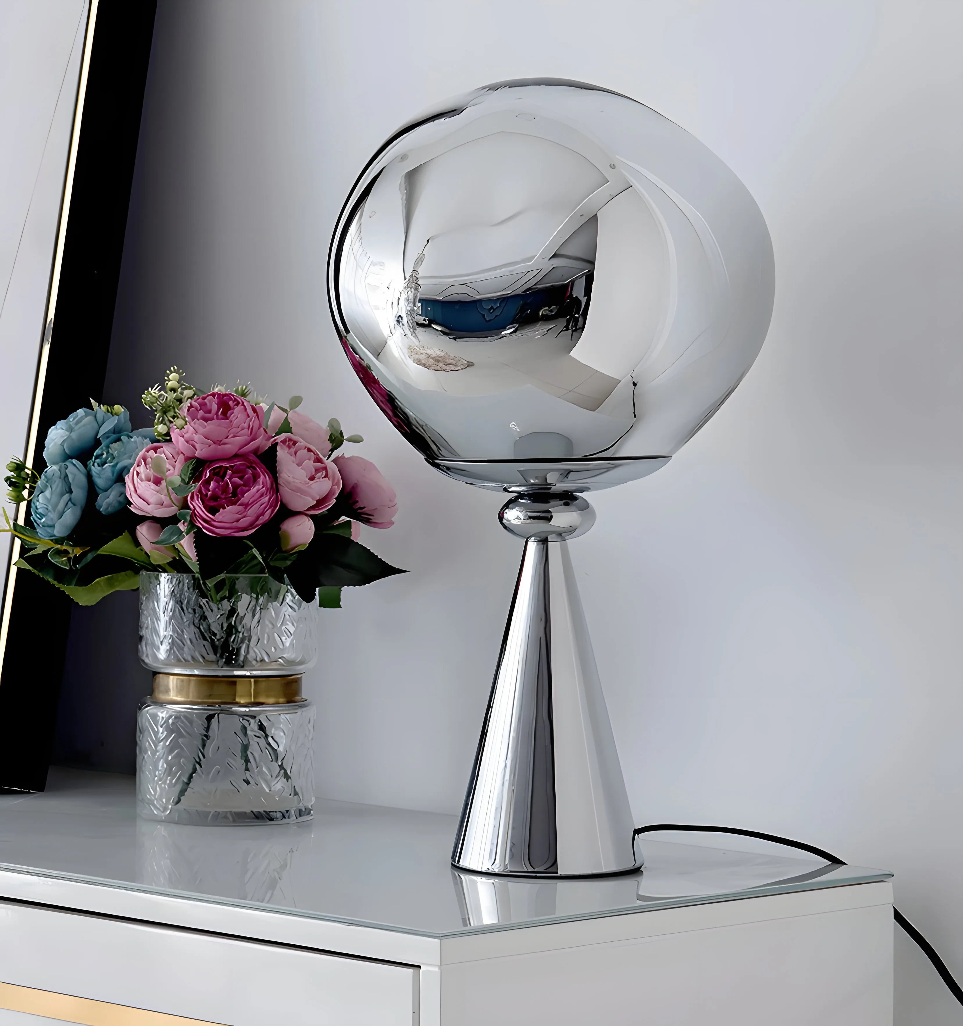 Lava Cone Table Lamp - NexioPick