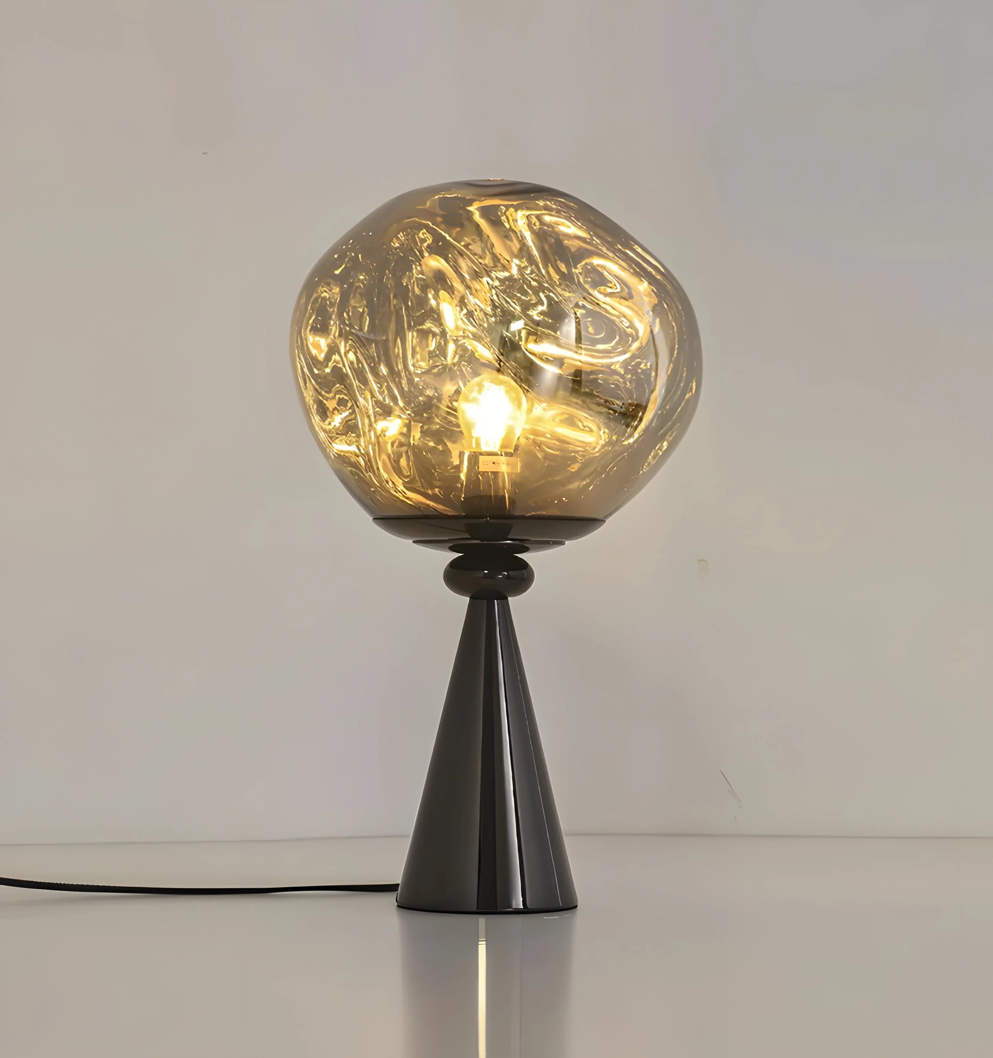 Lava Cone Table Lamp - NexioPick