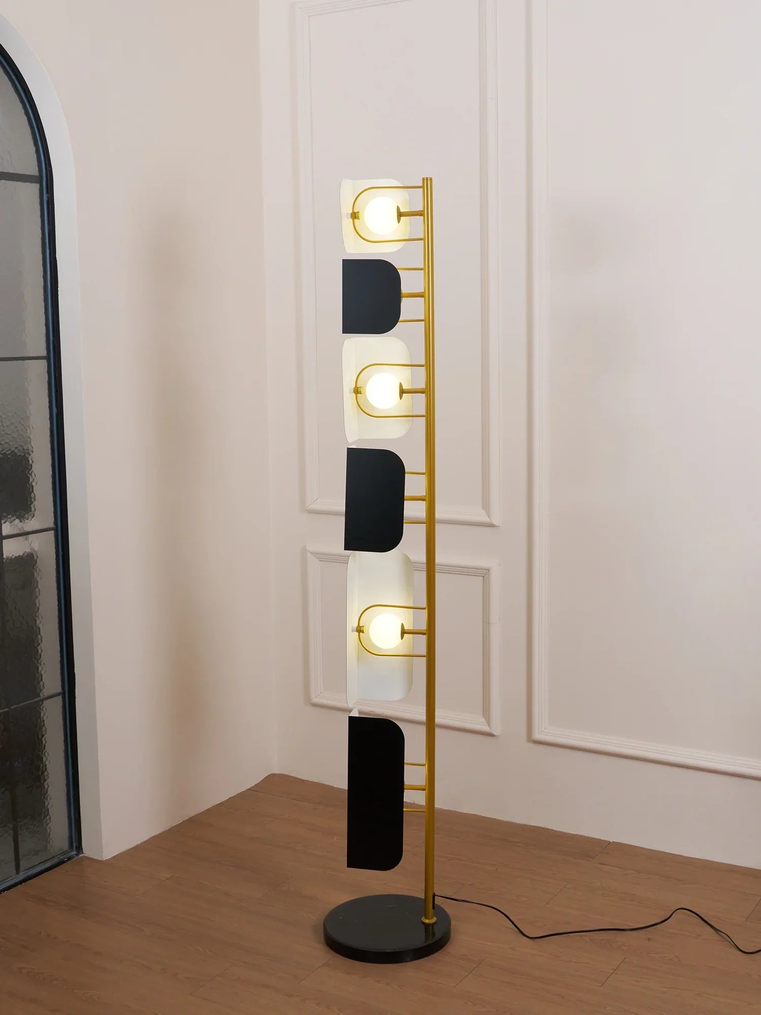 Leagan Floor Lamp - NexioPick