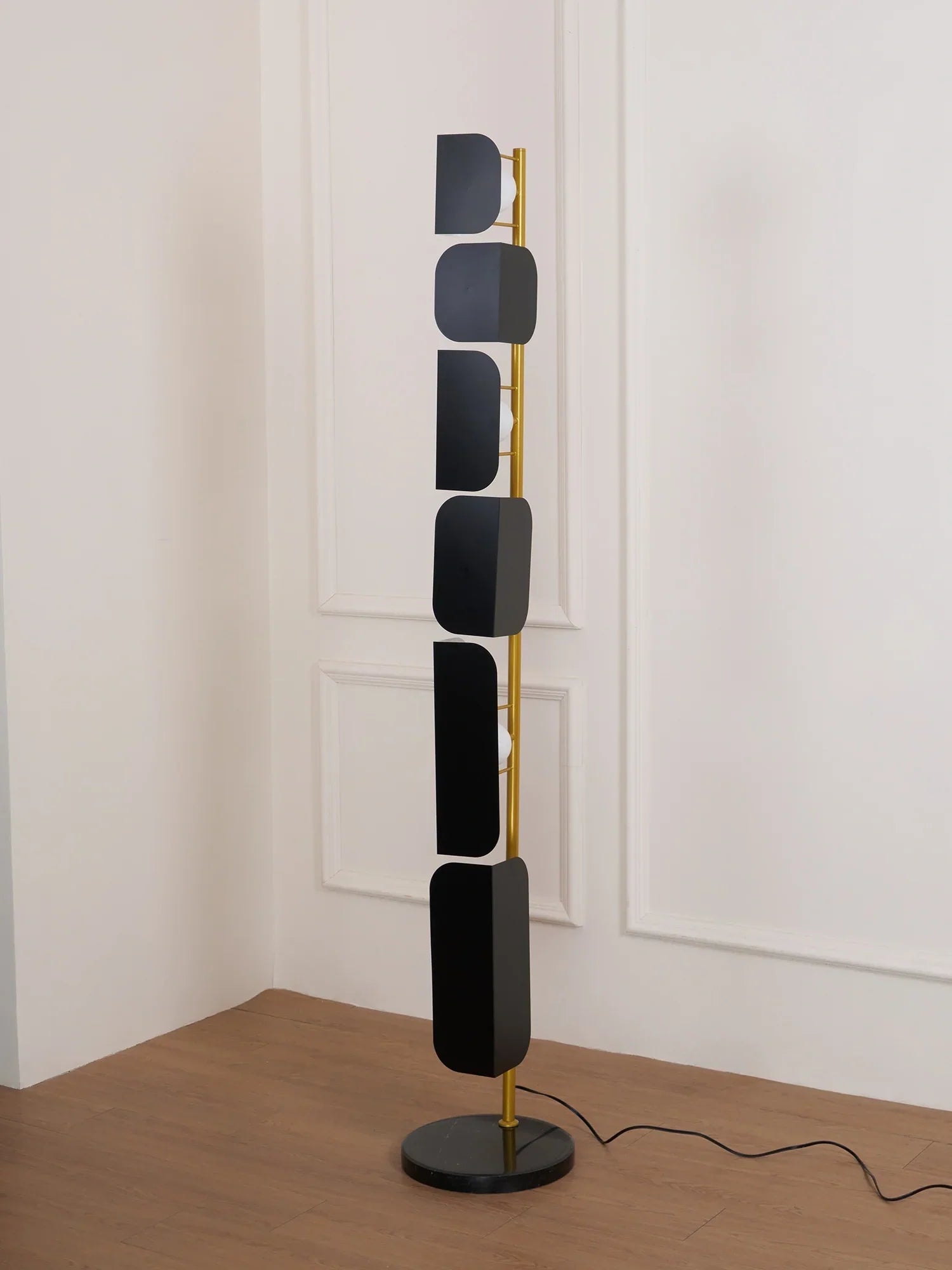 Leagan Floor Lamp - NexioPick