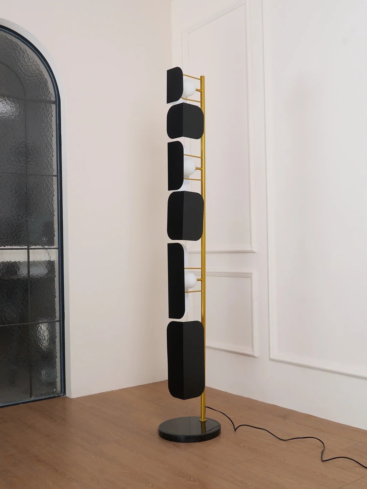 Leagan Floor Lamp - NexioPick