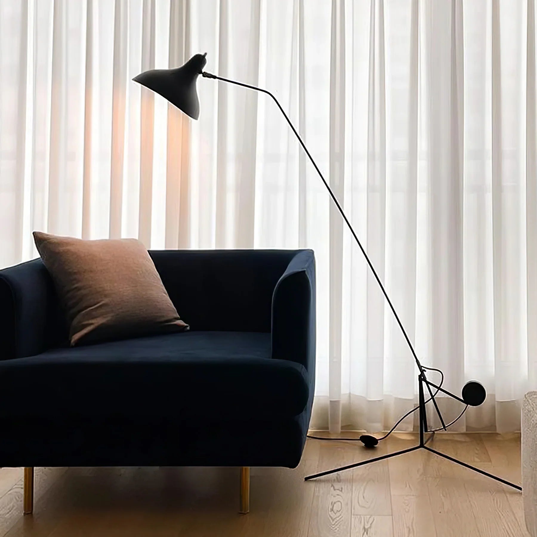 Mantis Arm Floor Lamp - NexioPick