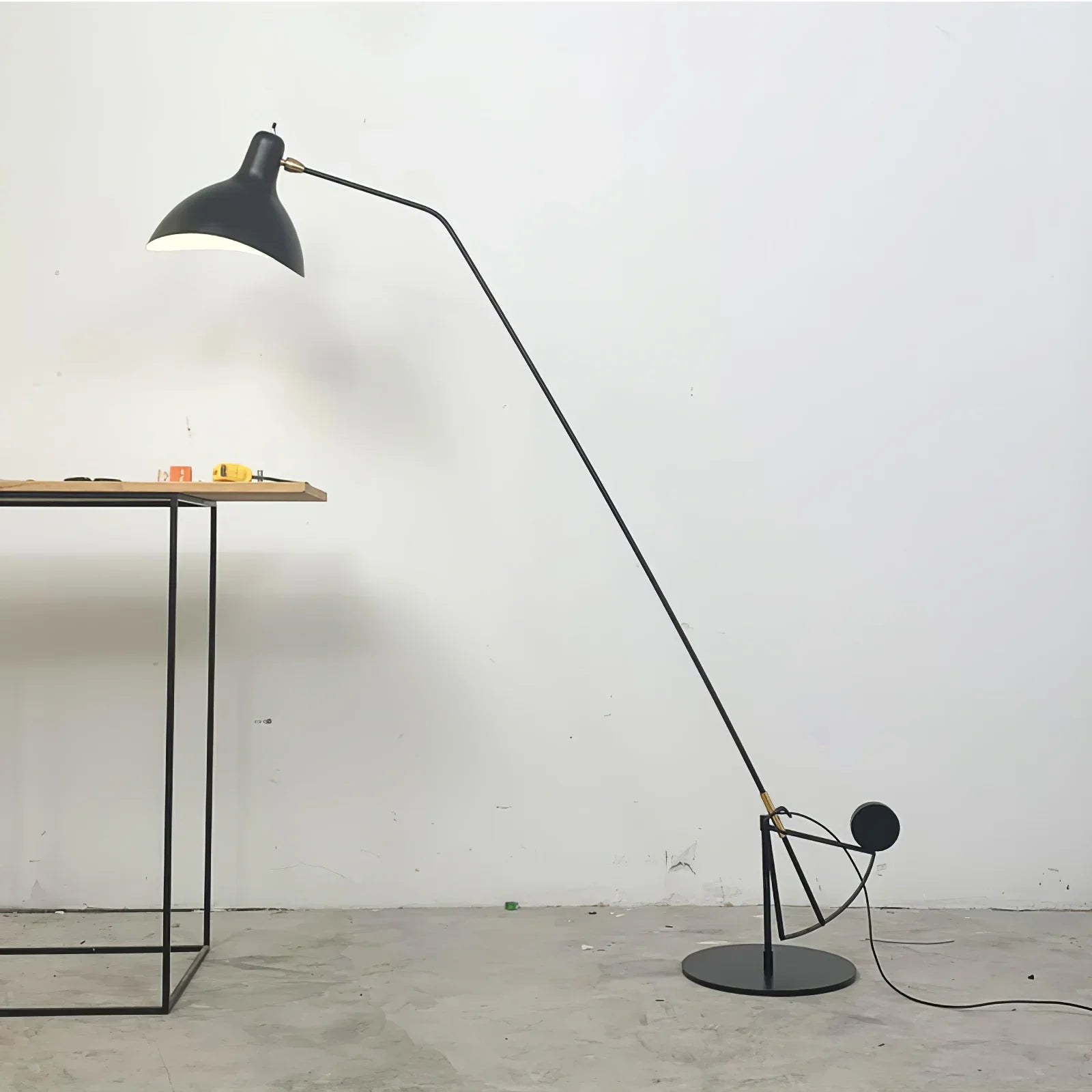 Mantis Arm Floor Lamp - NexioPick